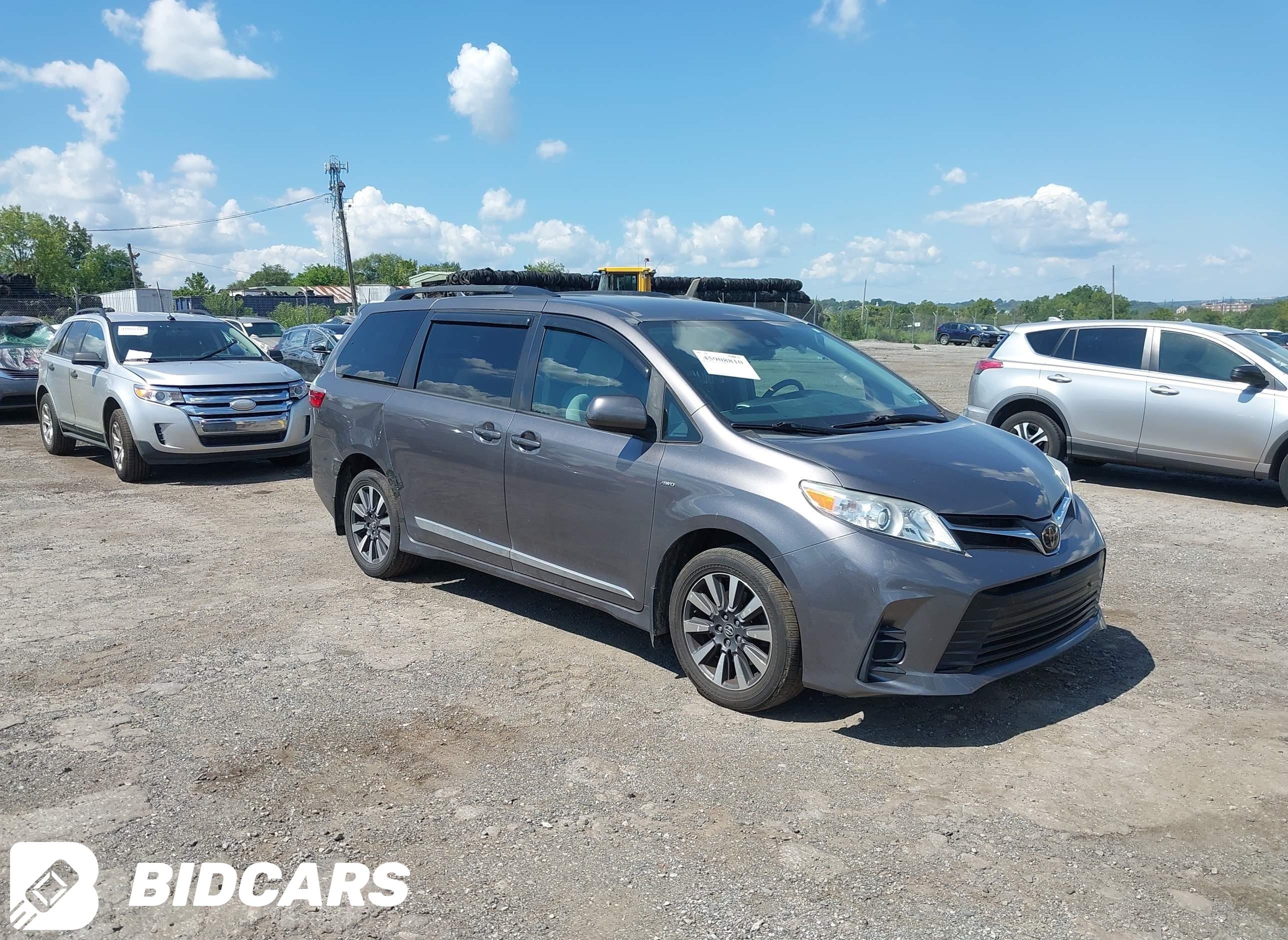 2020 Toyota Sienna, LE