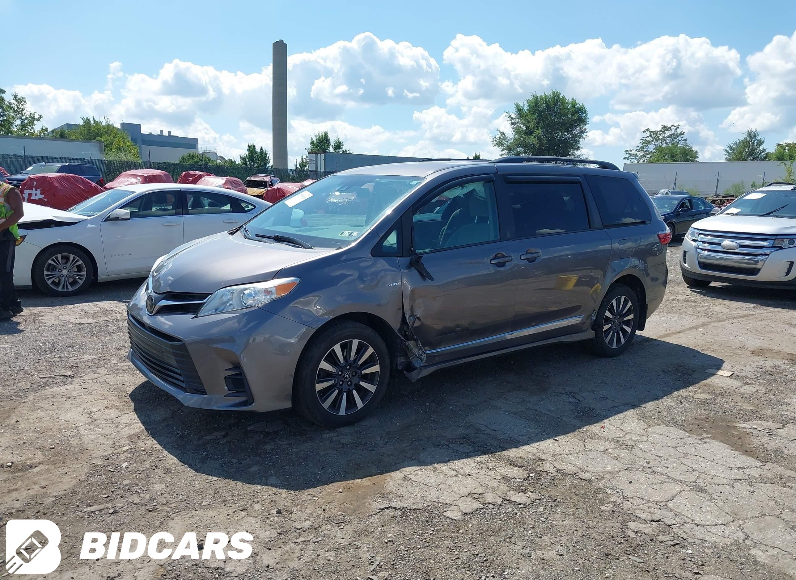 2020 Toyota Sienna, LE