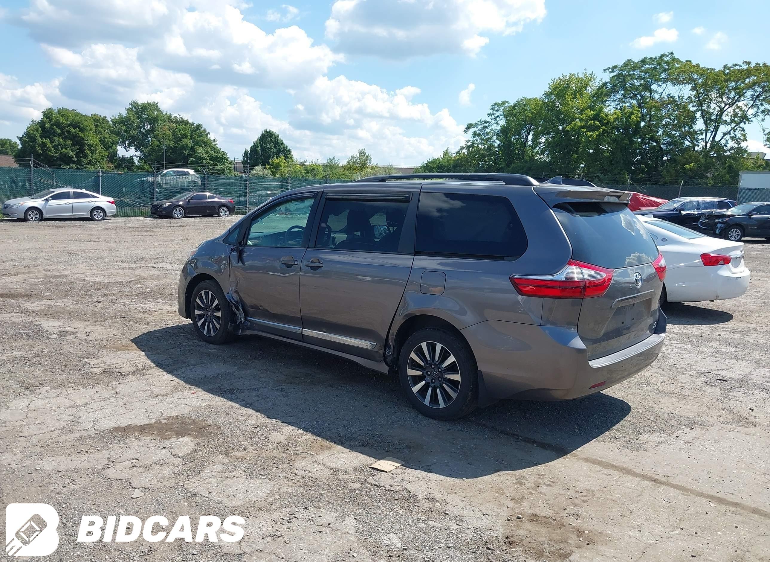 2020 Toyota Sienna, LE