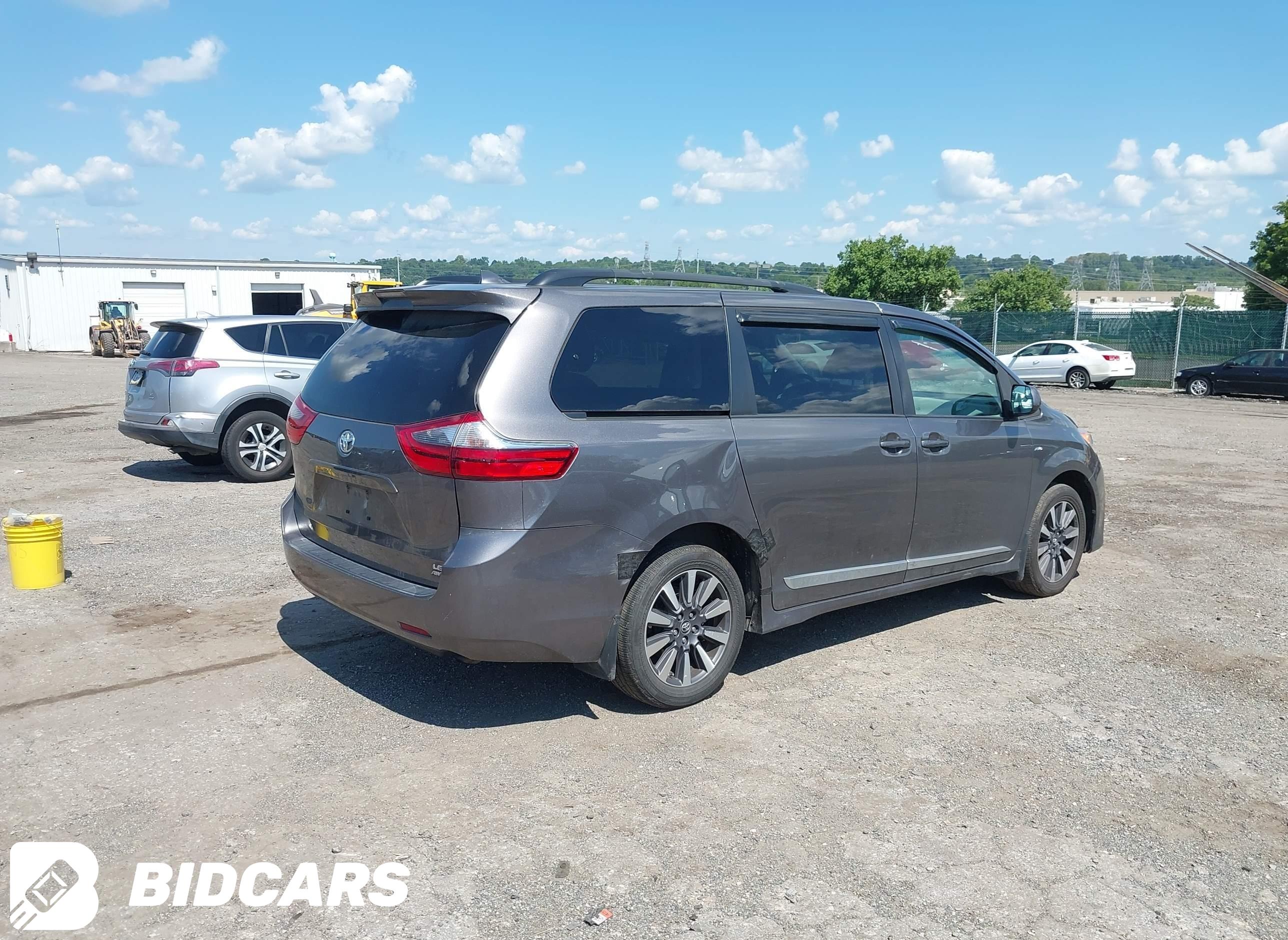 2020 Toyota Sienna, LE