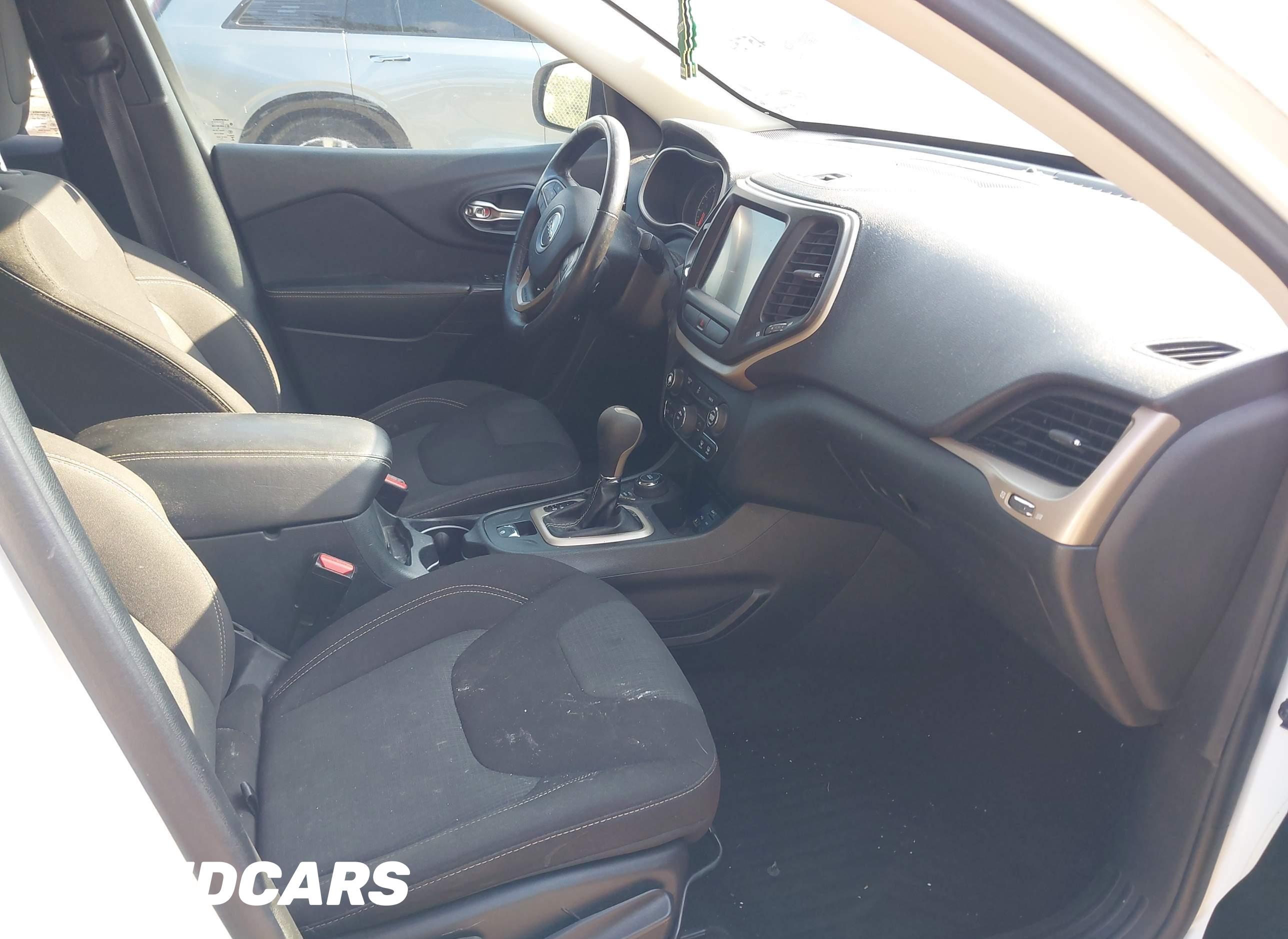 2016 Jeep Cherokee, Latitude