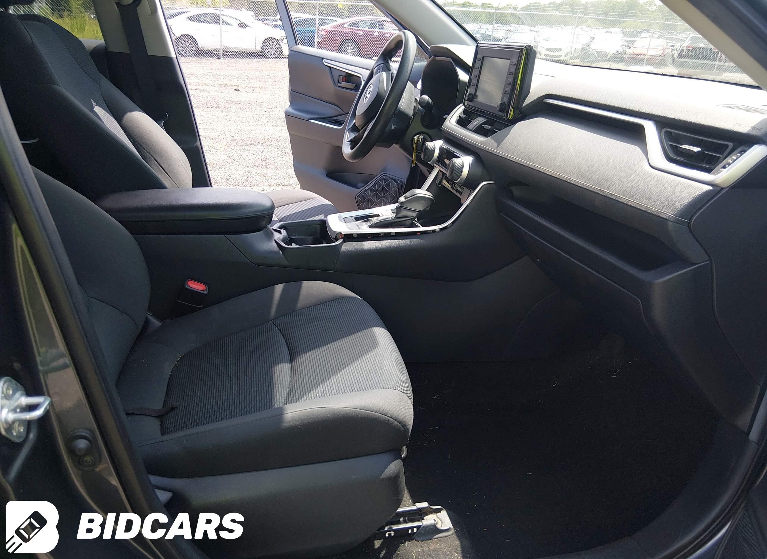 2019 Toyota RAV4, LE
