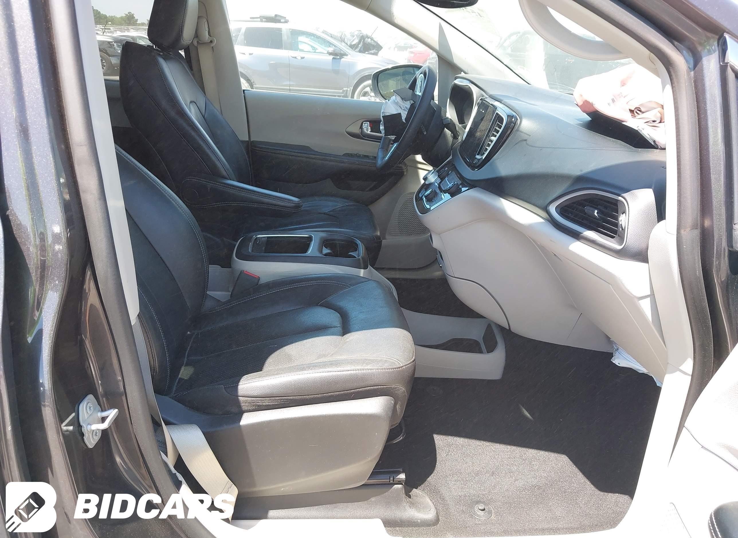 2022 Chrysler Pacifica, Touri...