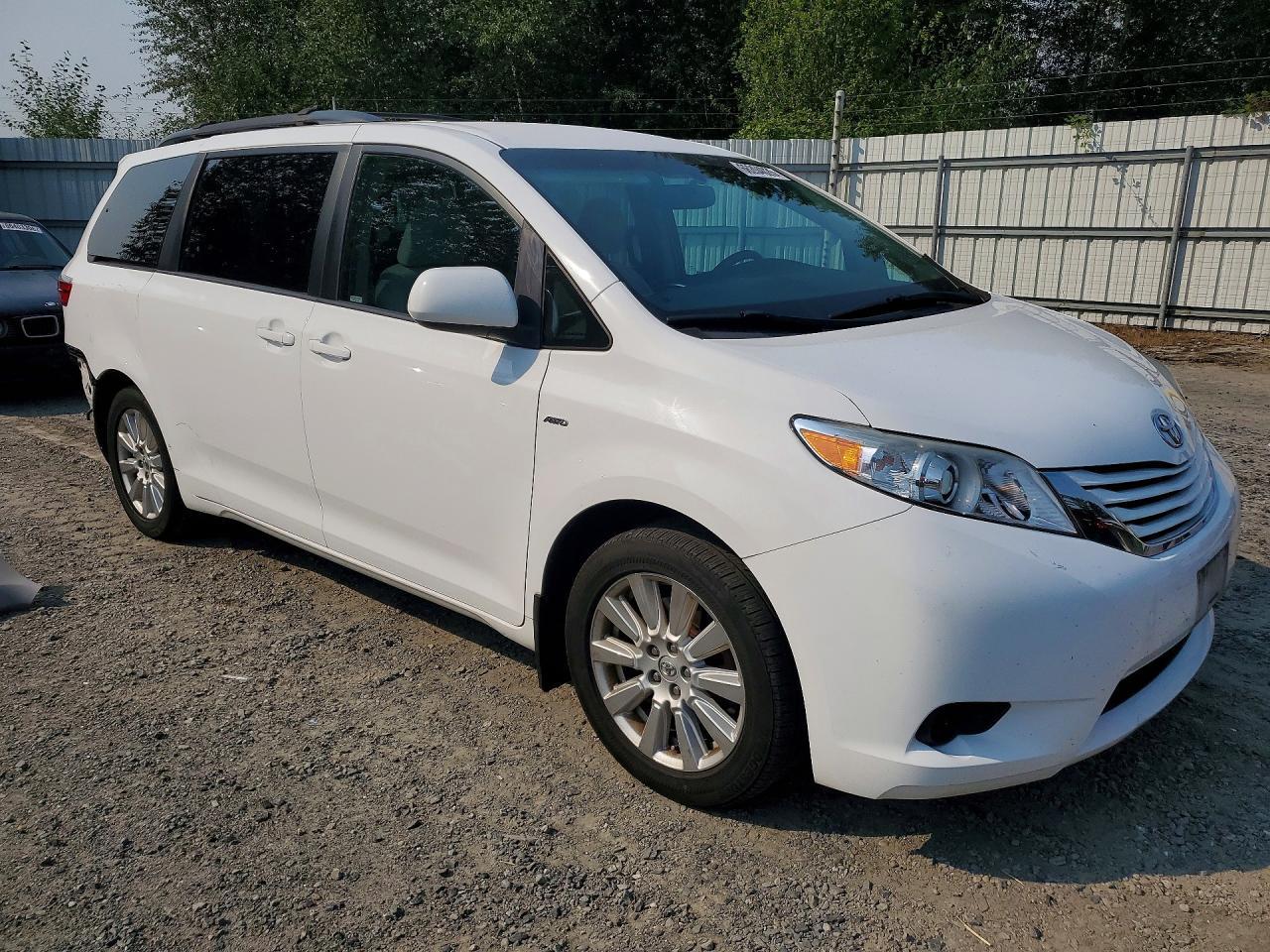 2017 Toyota Sienna, LE
