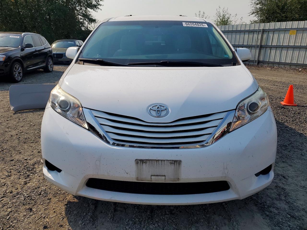 2017 Toyota Sienna, LE