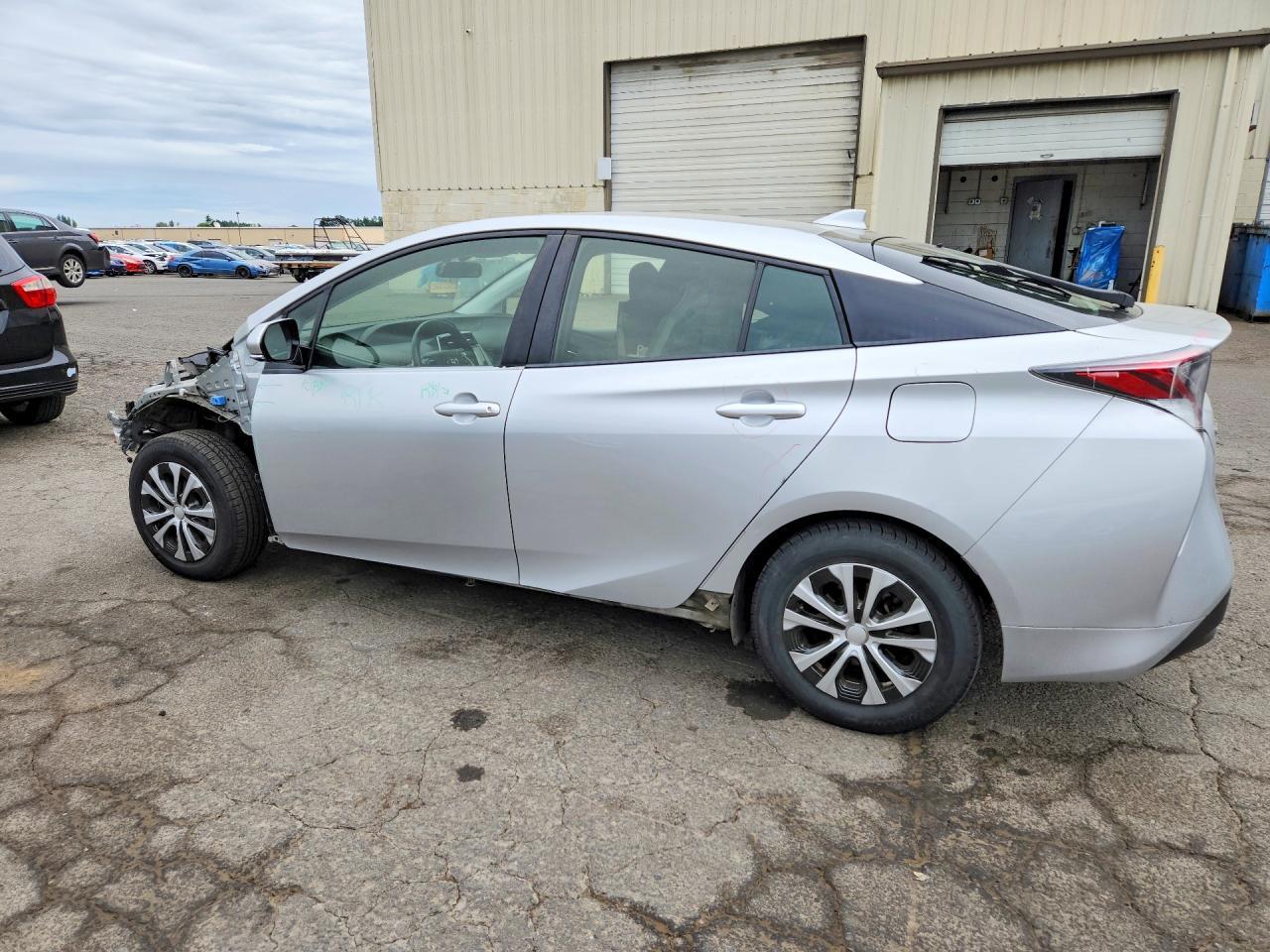2016 Toyota Prius, Three