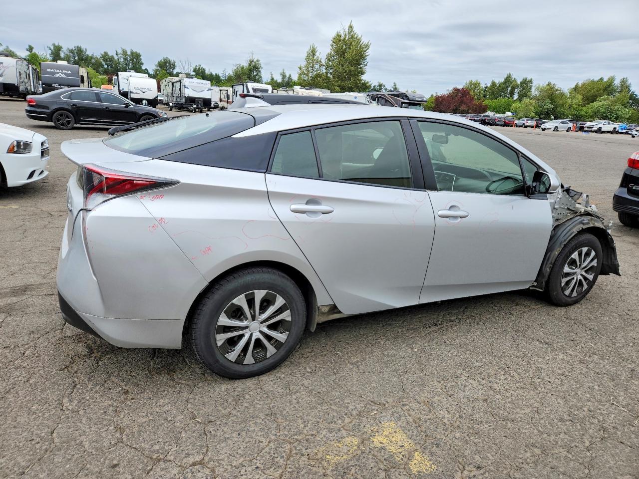 2016 Toyota Prius, Three