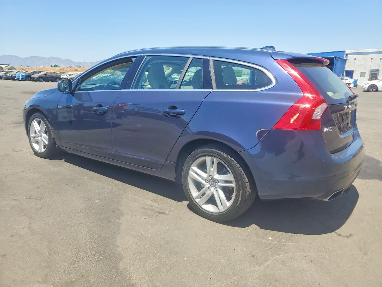 2015 Volvo V60, Platinum