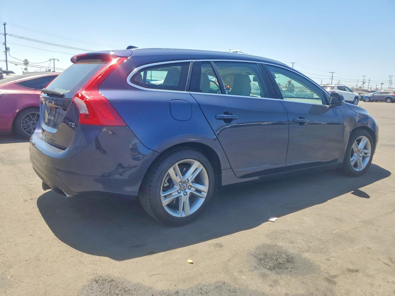 2015 Volvo V60, Platinum