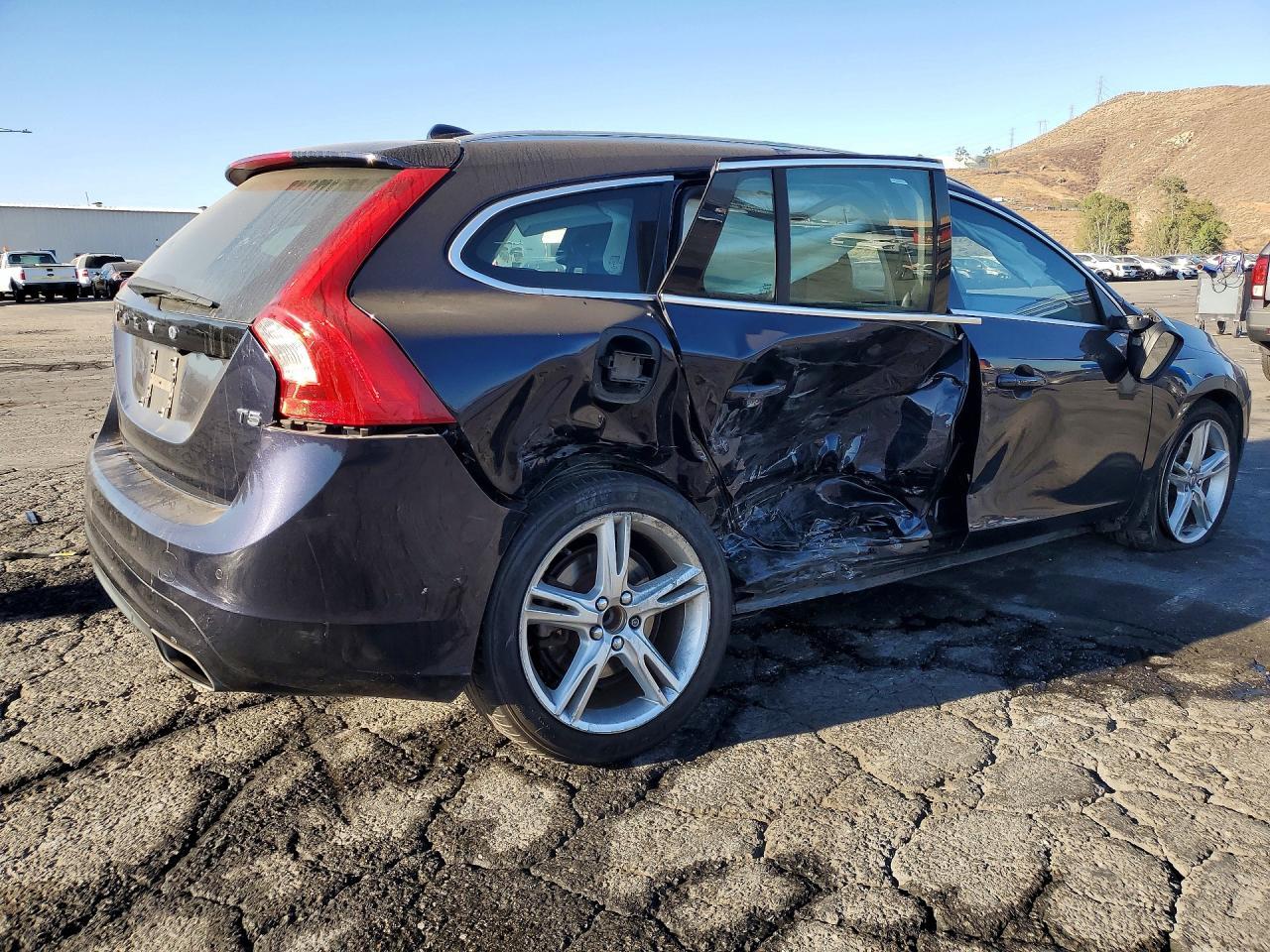 2017 Volvo V60, T5 Premier
