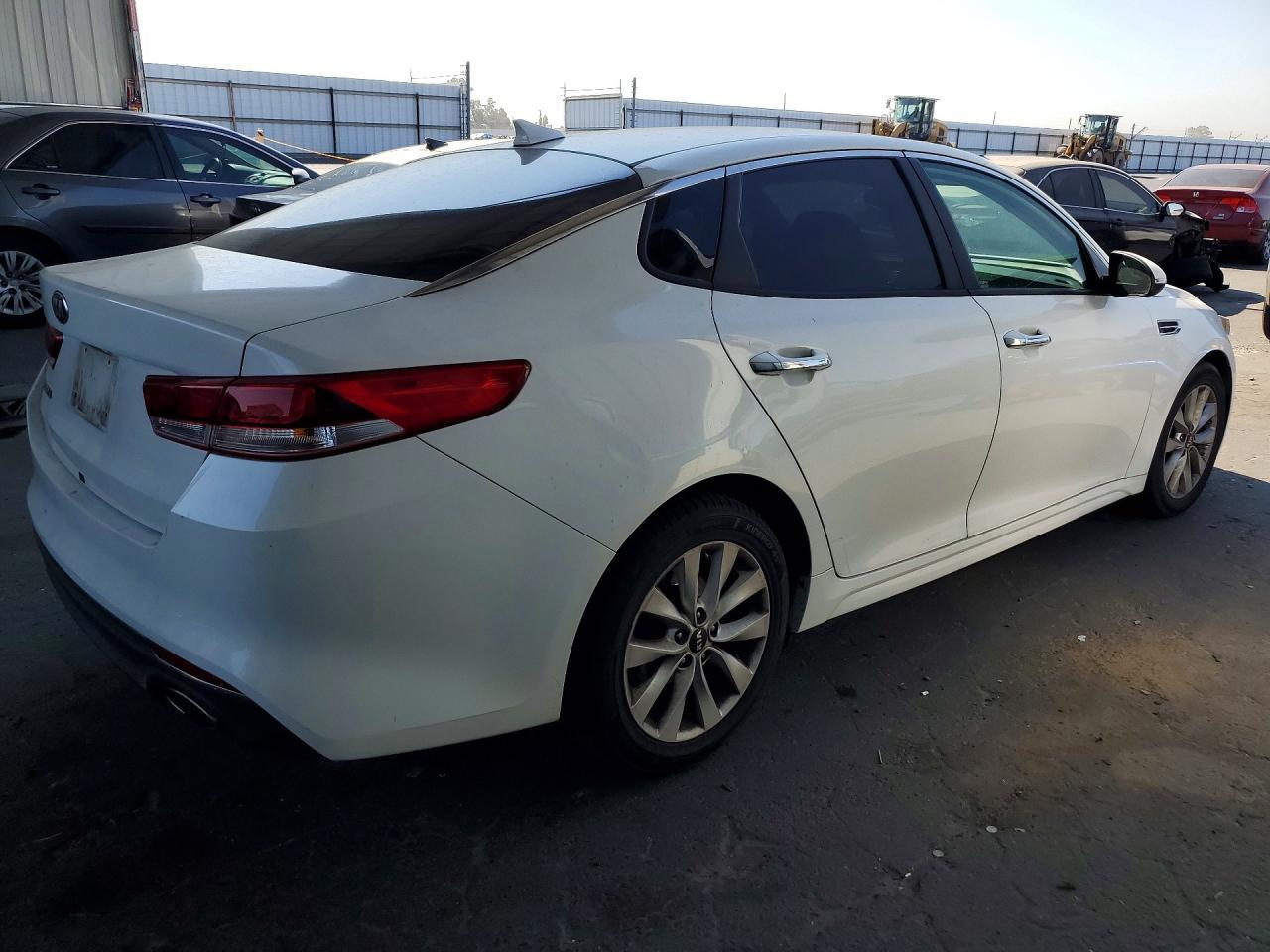2016 KIA Optima, LX