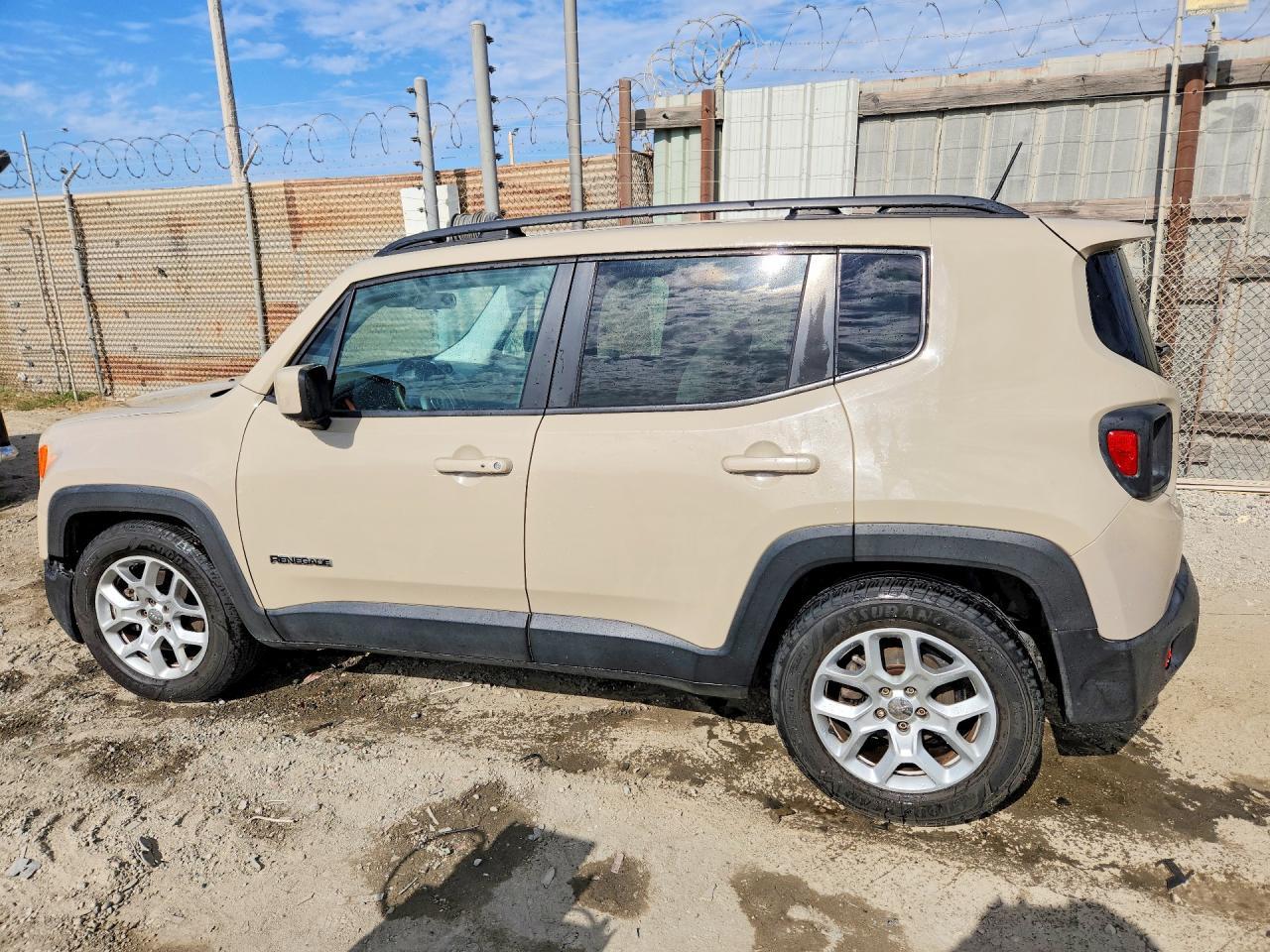 2015 Jeep Renegade, Latitude