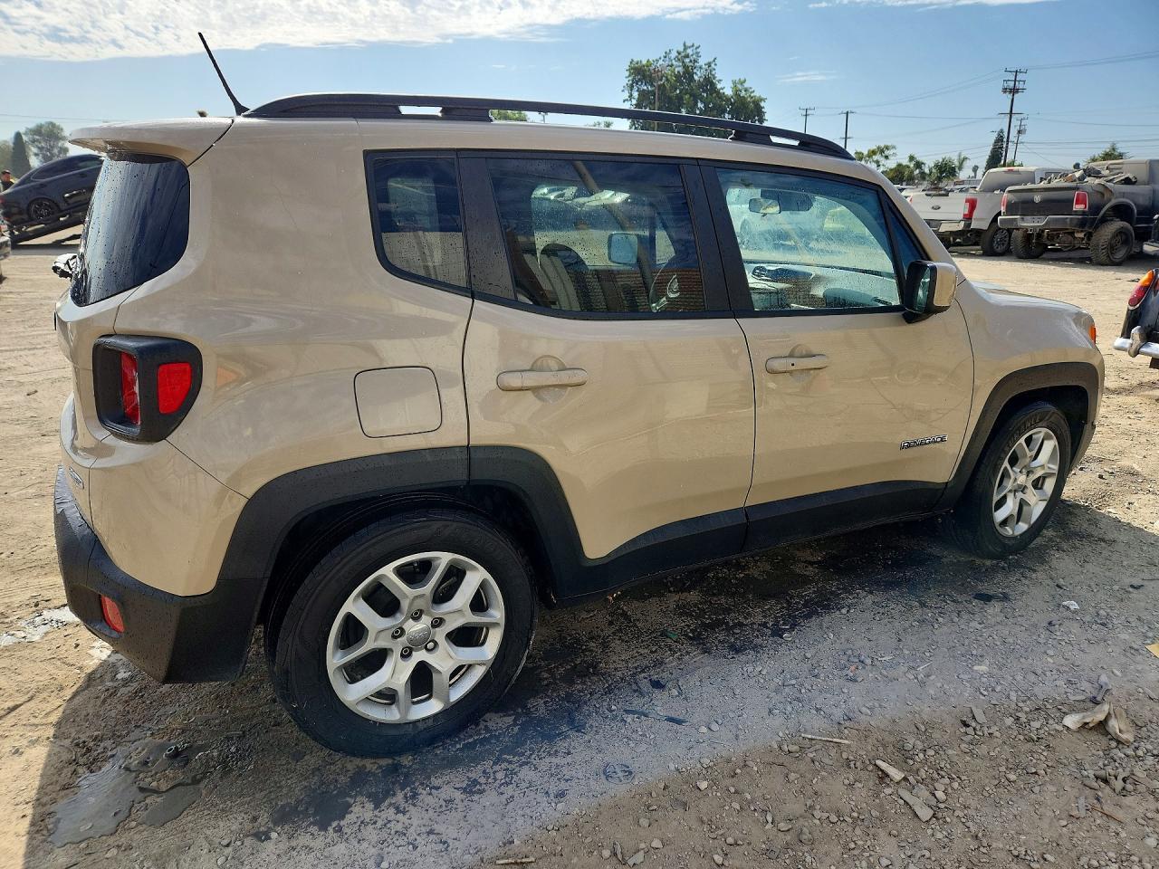 2015 Jeep Renegade, Latitude