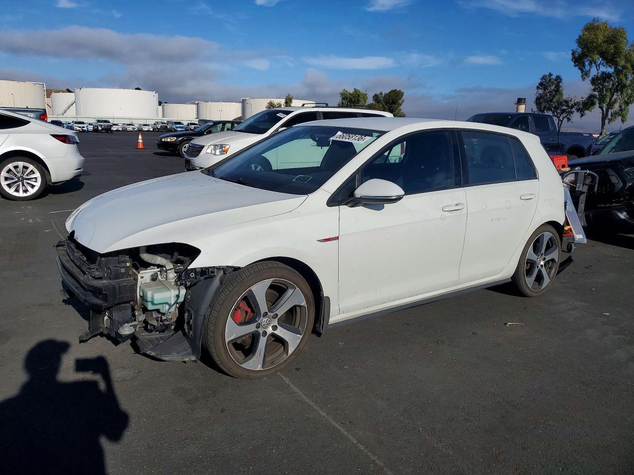 2017 Volkswagen Golf GTI, S