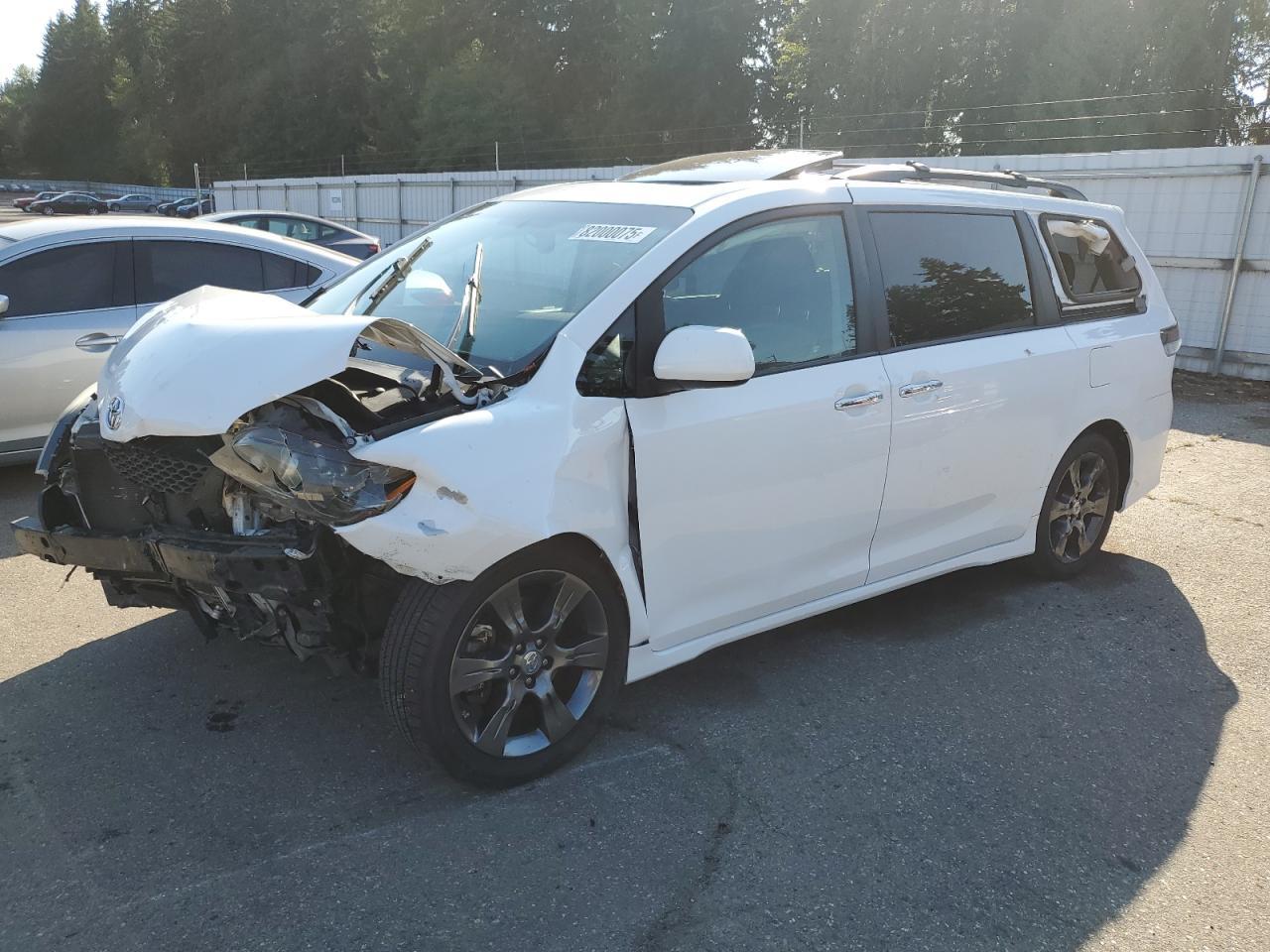 2016 Toyota Sienna, SE