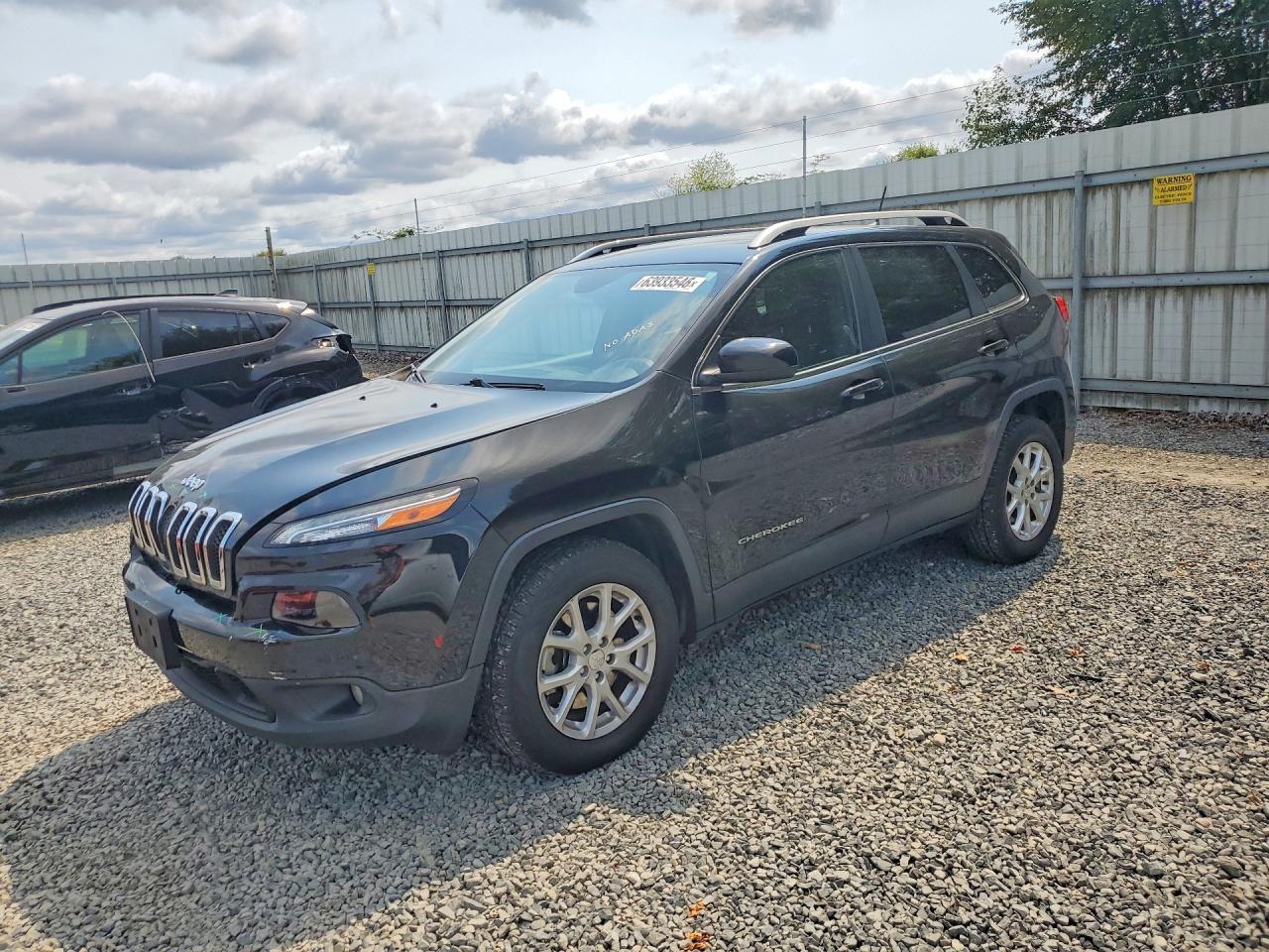 2016 Jeep Cherokee, Latitude