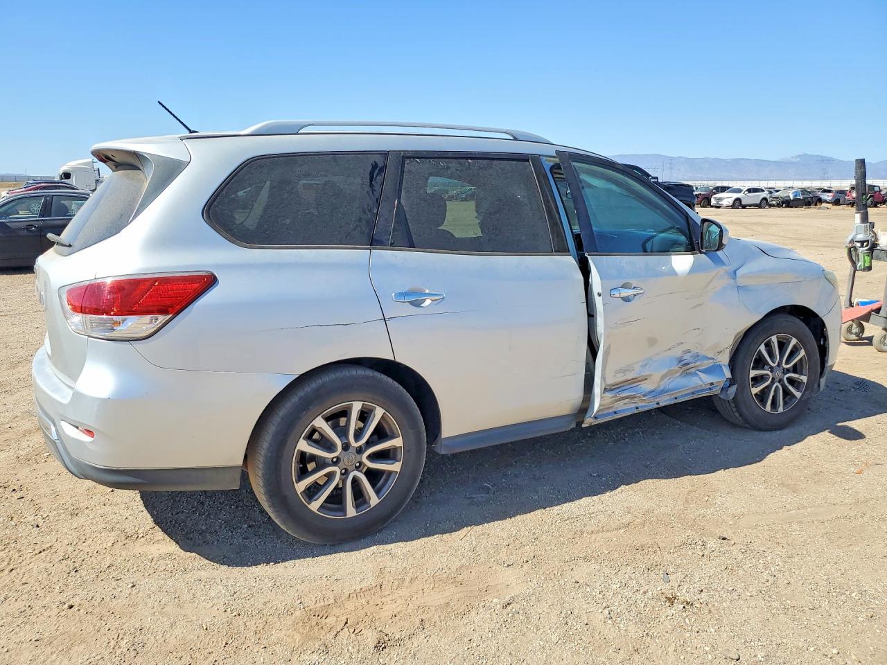2015 Nissan Pathfinder, S