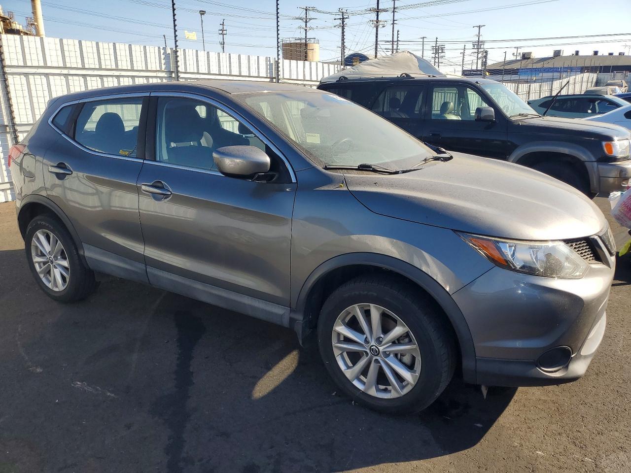 2019 Nissan Rogue, S