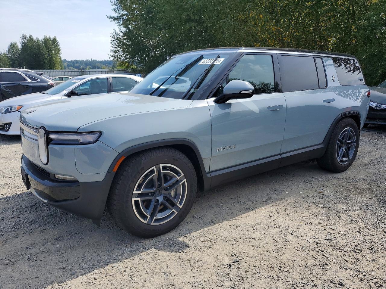 2025 Rivian R1S, Adventure
