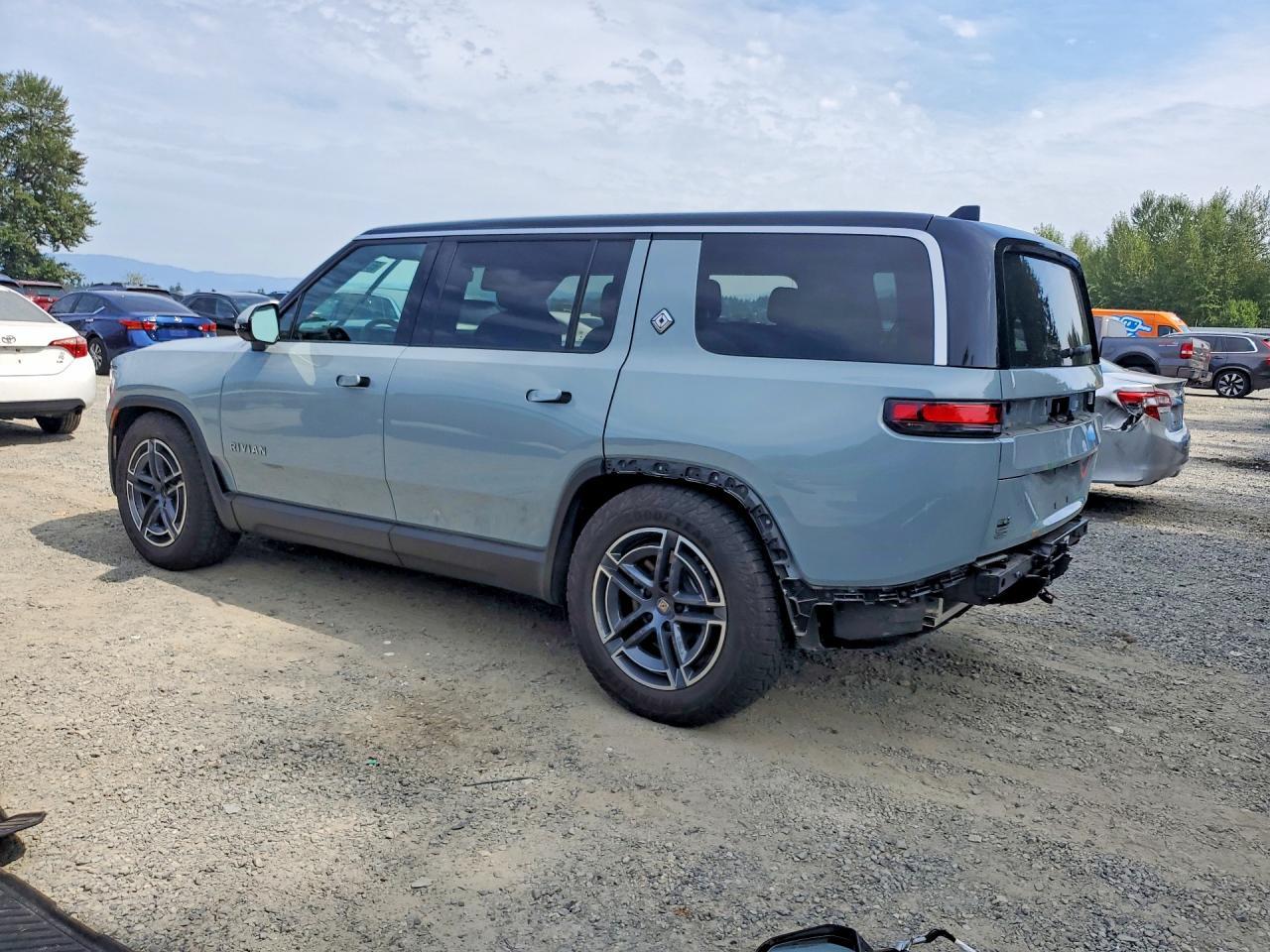 2025 Rivian R1S, Adventure