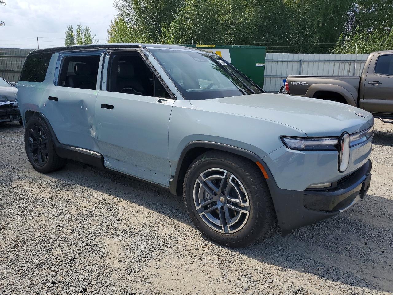 2025 Rivian R1S, Adventure