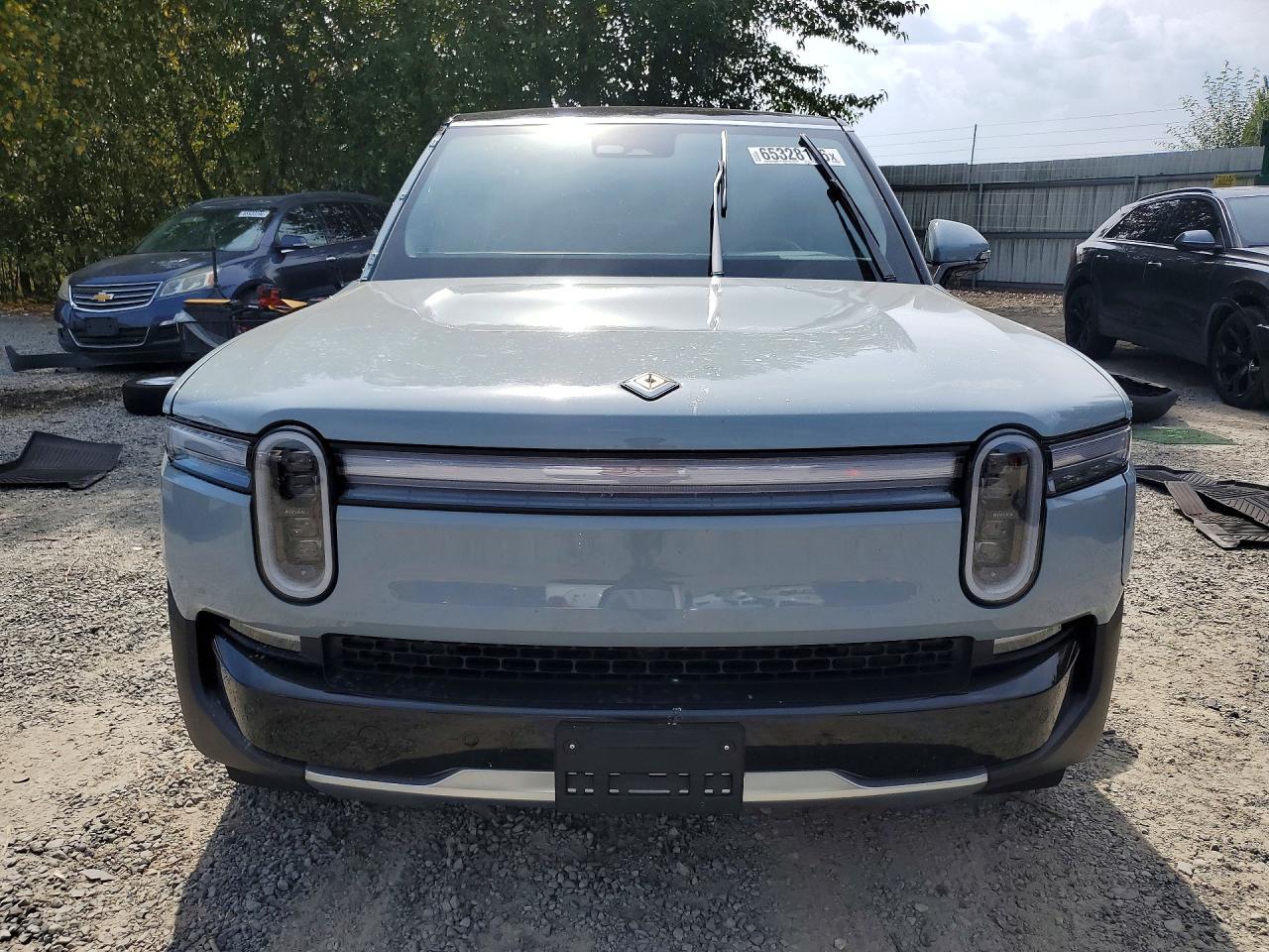 2025 Rivian R1S, Adventure