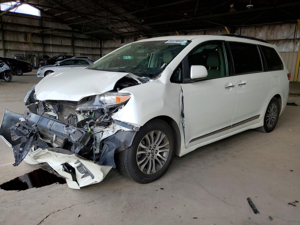 2020 Toyota Sienna, Xle Premi...