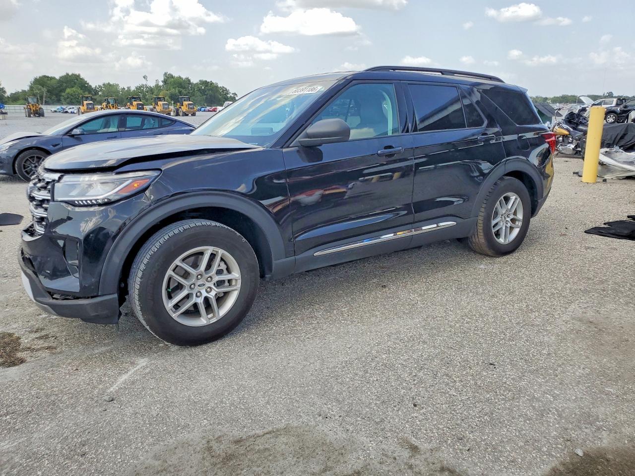 2025 Ford Explorer, Active