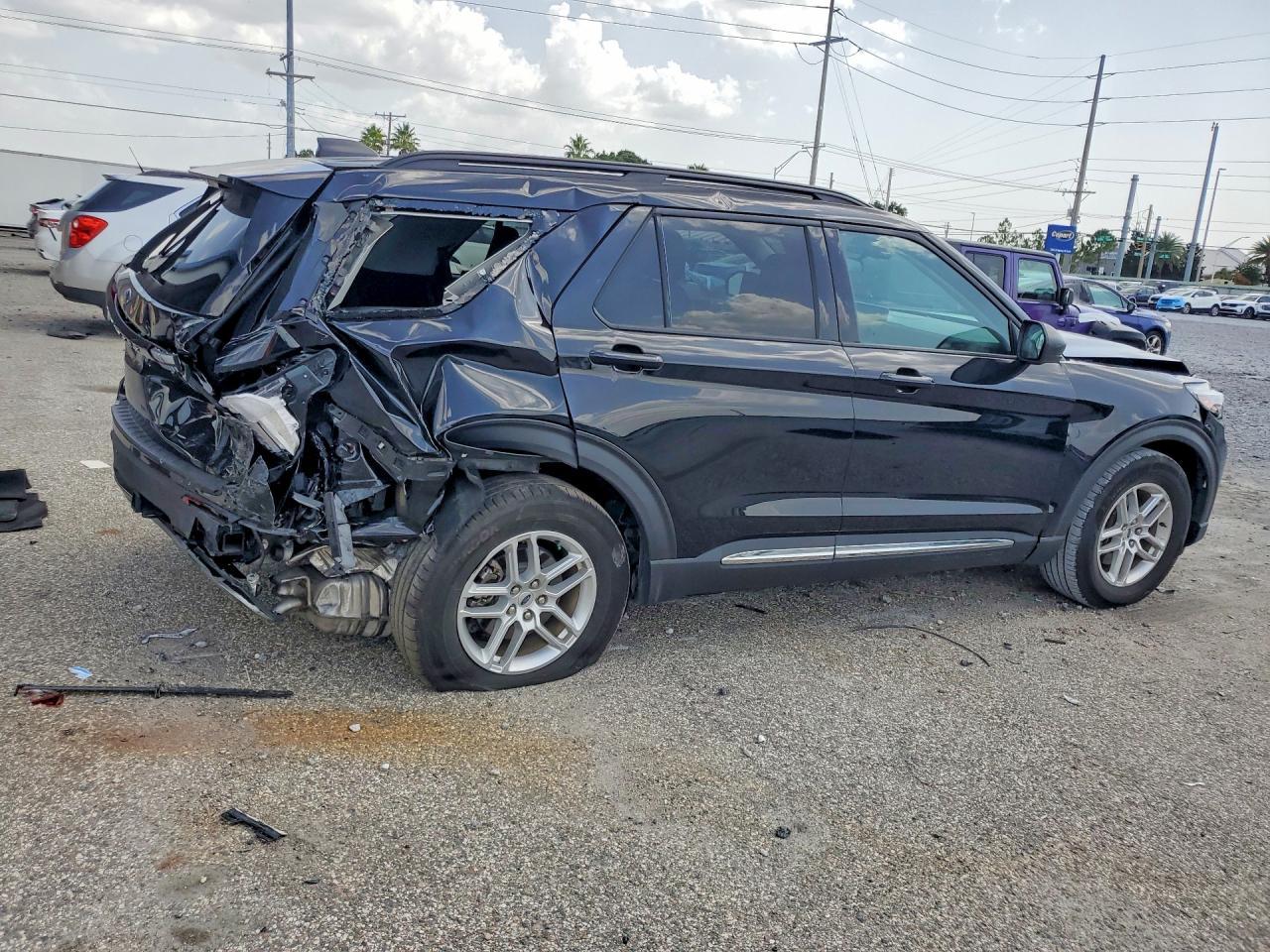 2025 Ford Explorer, Active