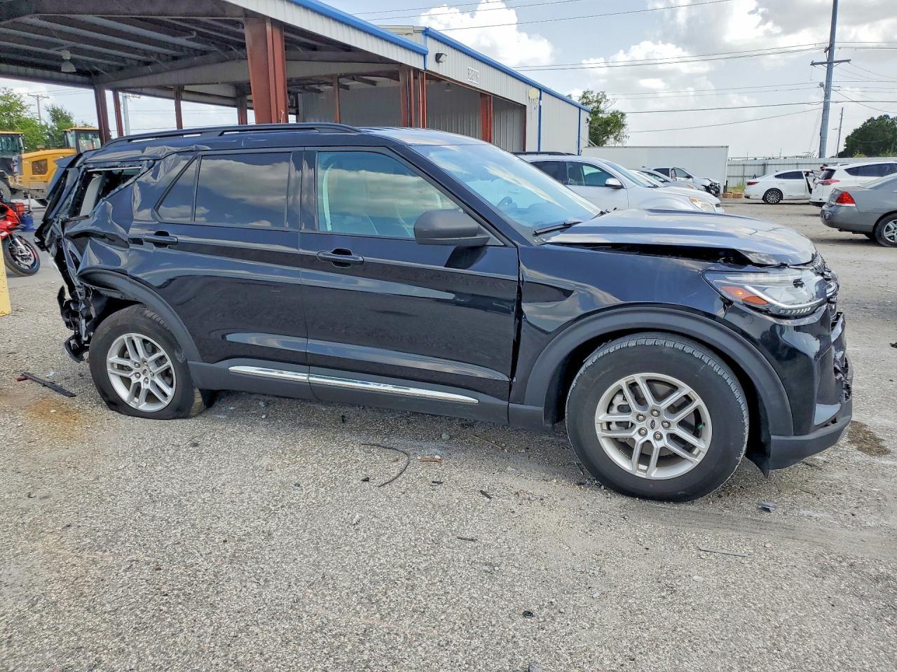2025 Ford Explorer, Active