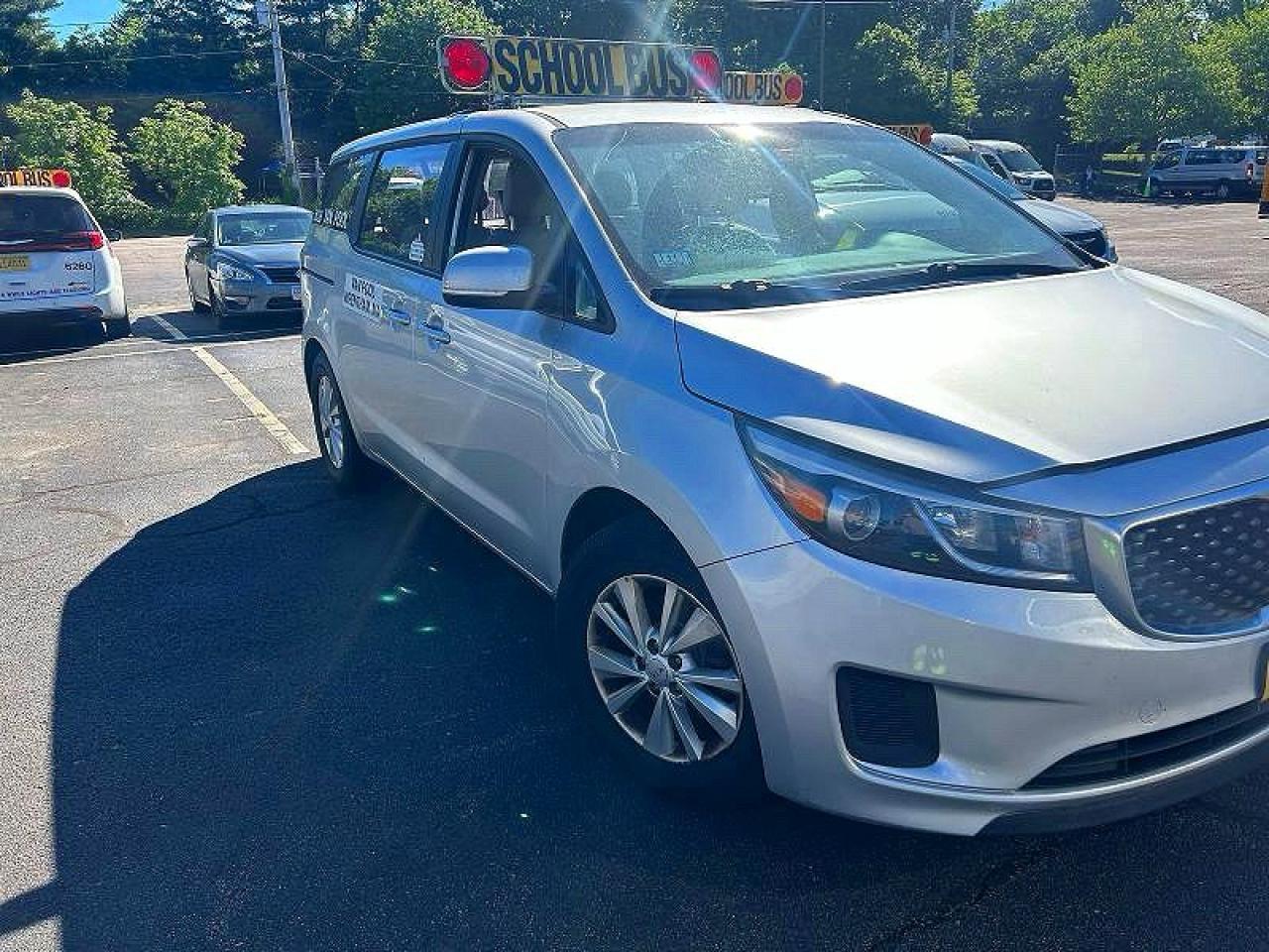2017 KIA Sedona, L