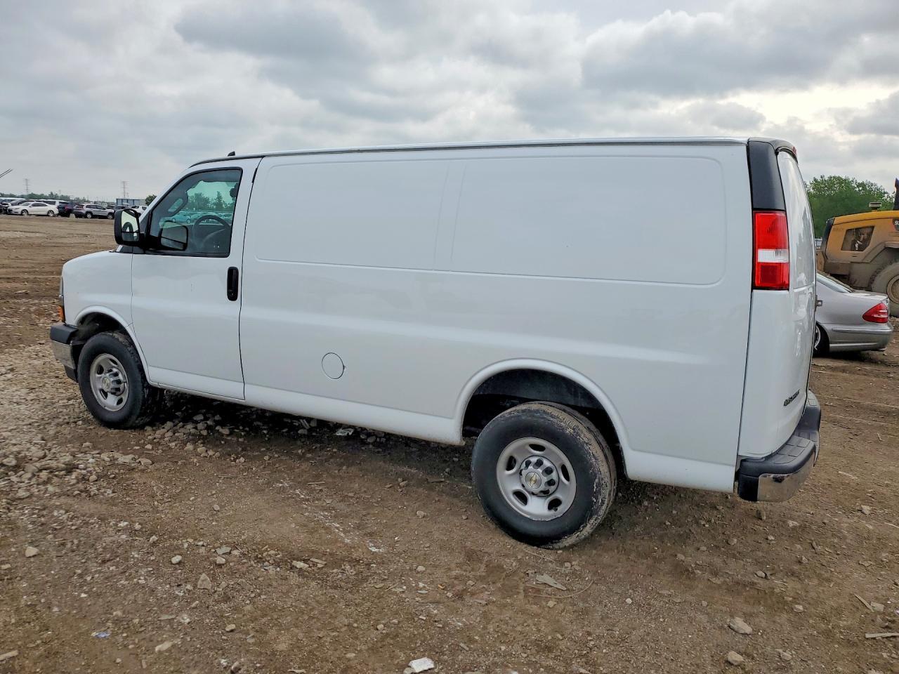 2023 Chevrolet Express, 4LT