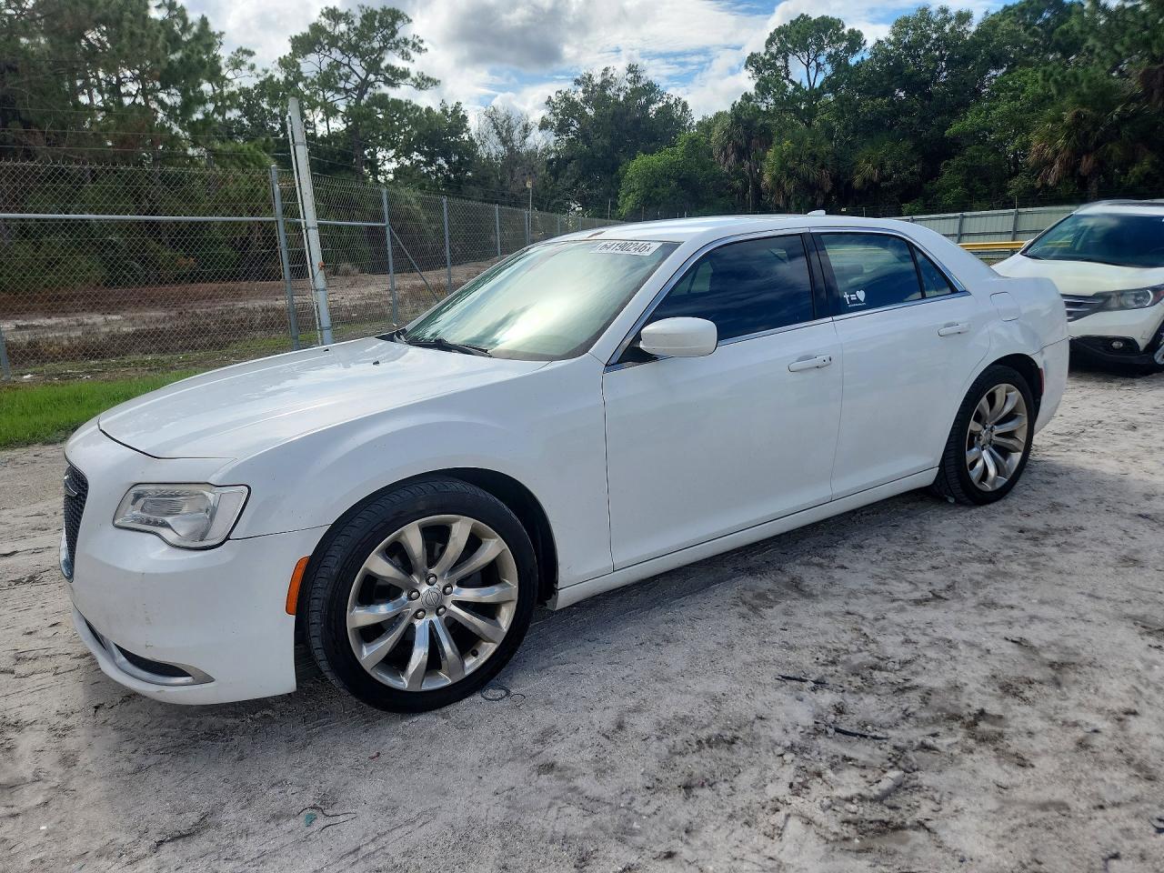 2016 Chrysler 300, Limited
