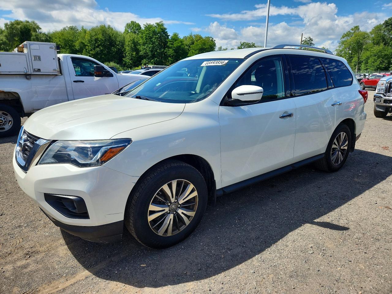 2017 Nissan Pathfinder, SV