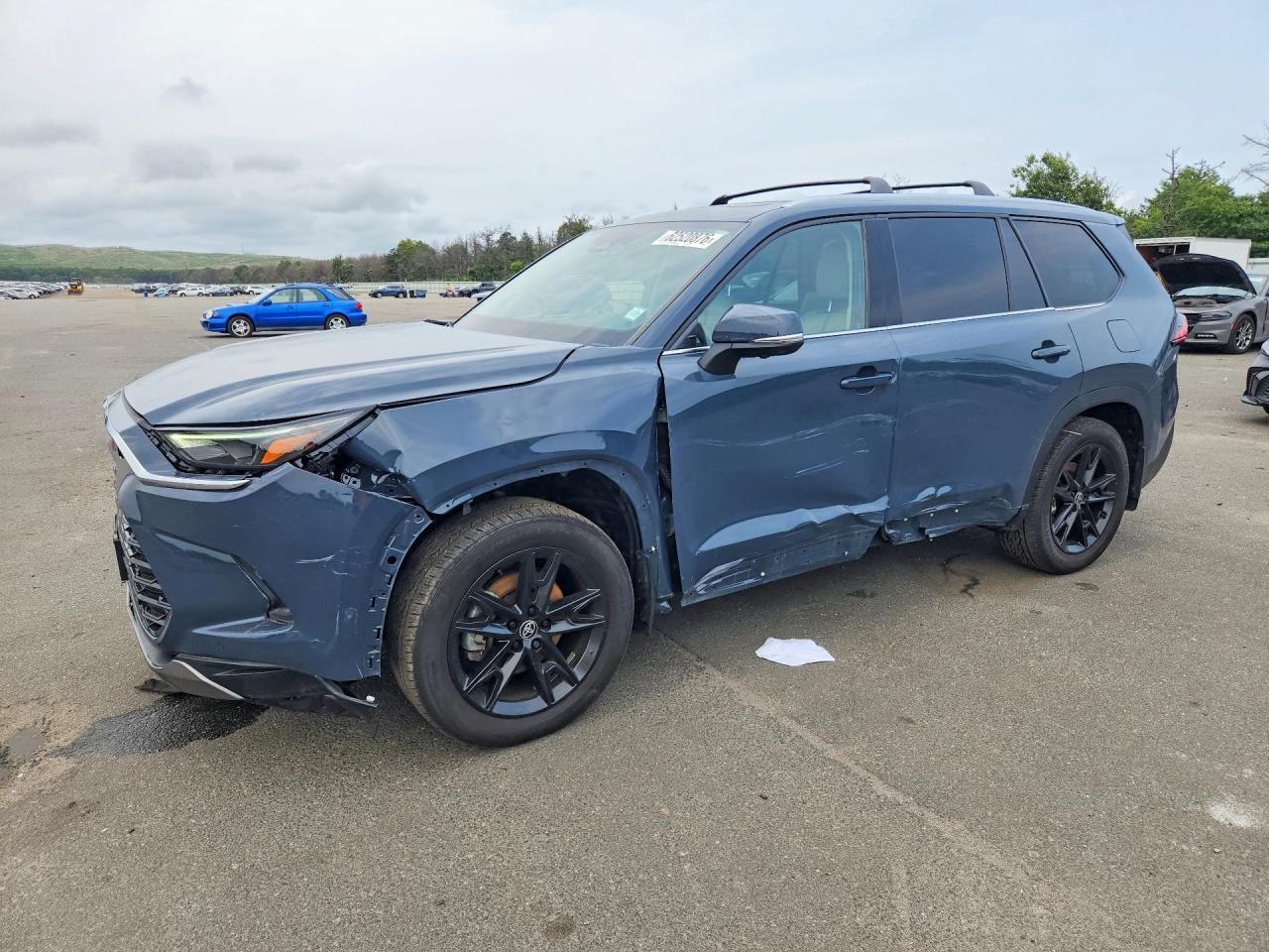 2024 Toyota Grand, Platinum