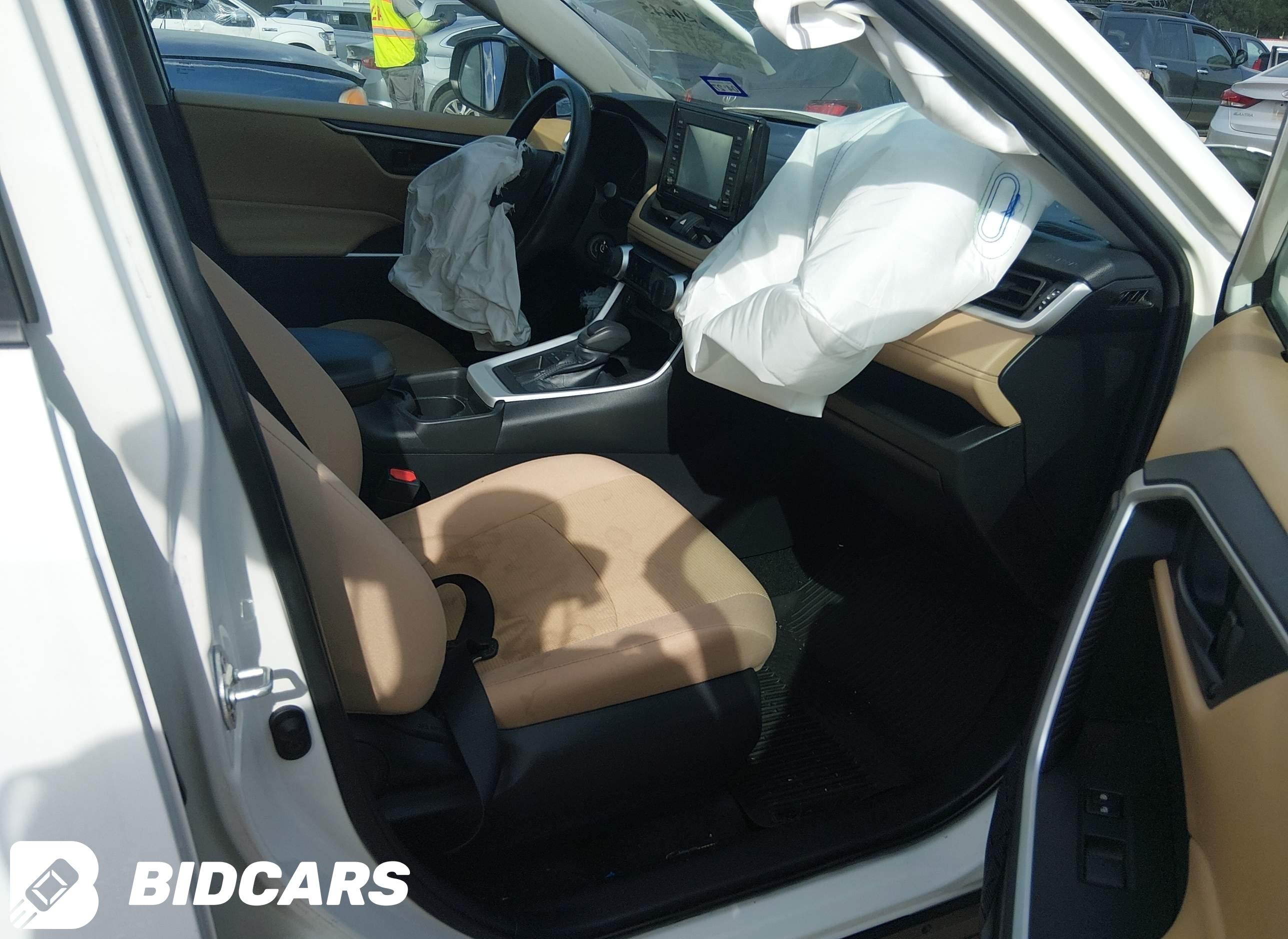 2021 Toyota RAV4, LE