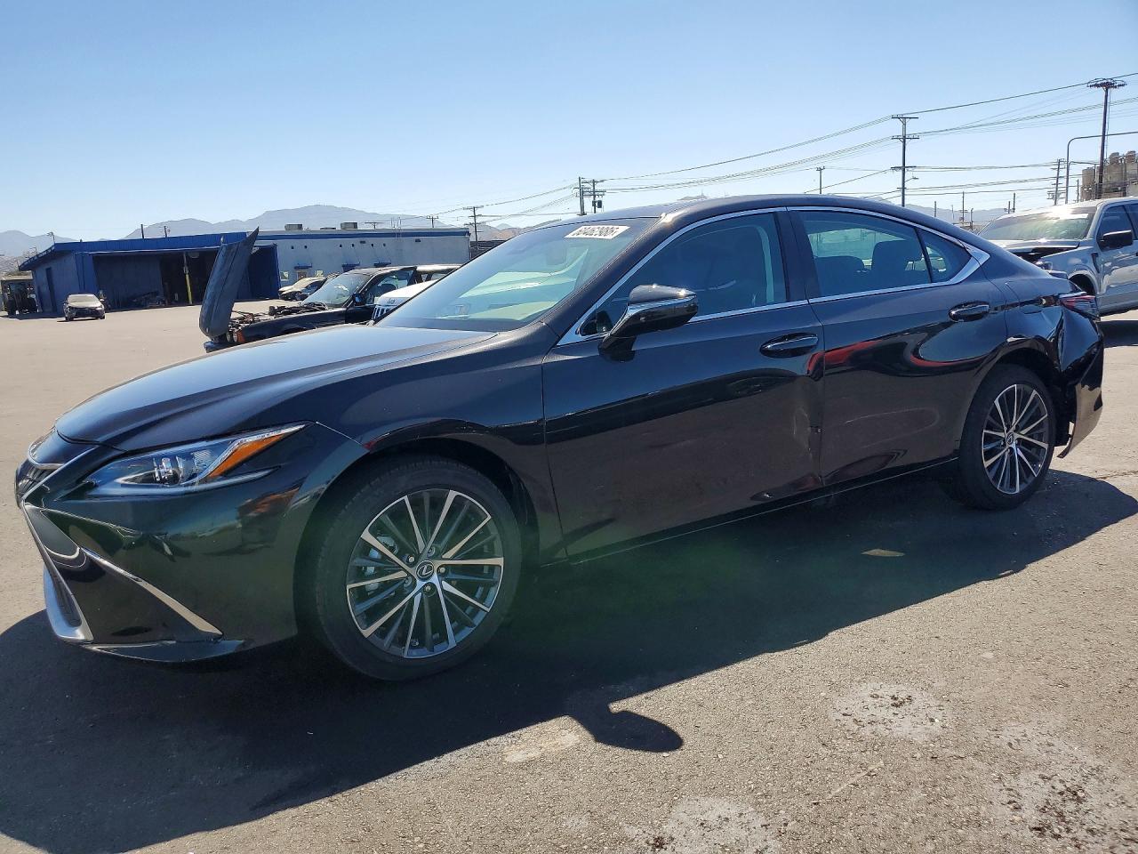 2025 Lexus ES, Base