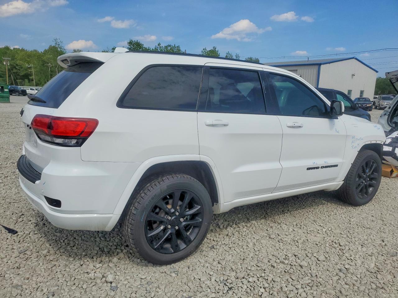 2020 Jeep Grand Cherokee, Laredo