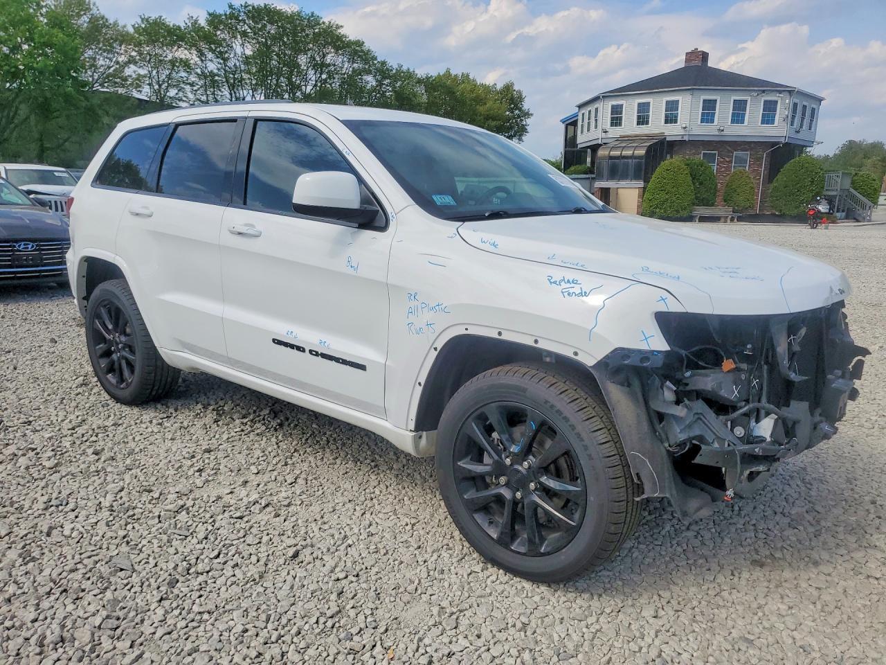 2020 Jeep Grand Cherokee, Laredo