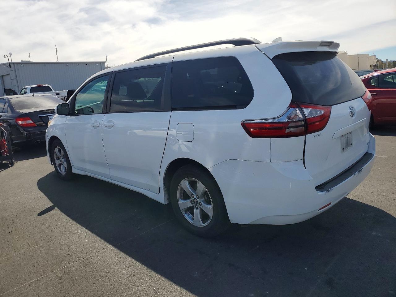 2019 Toyota Sienna, LE