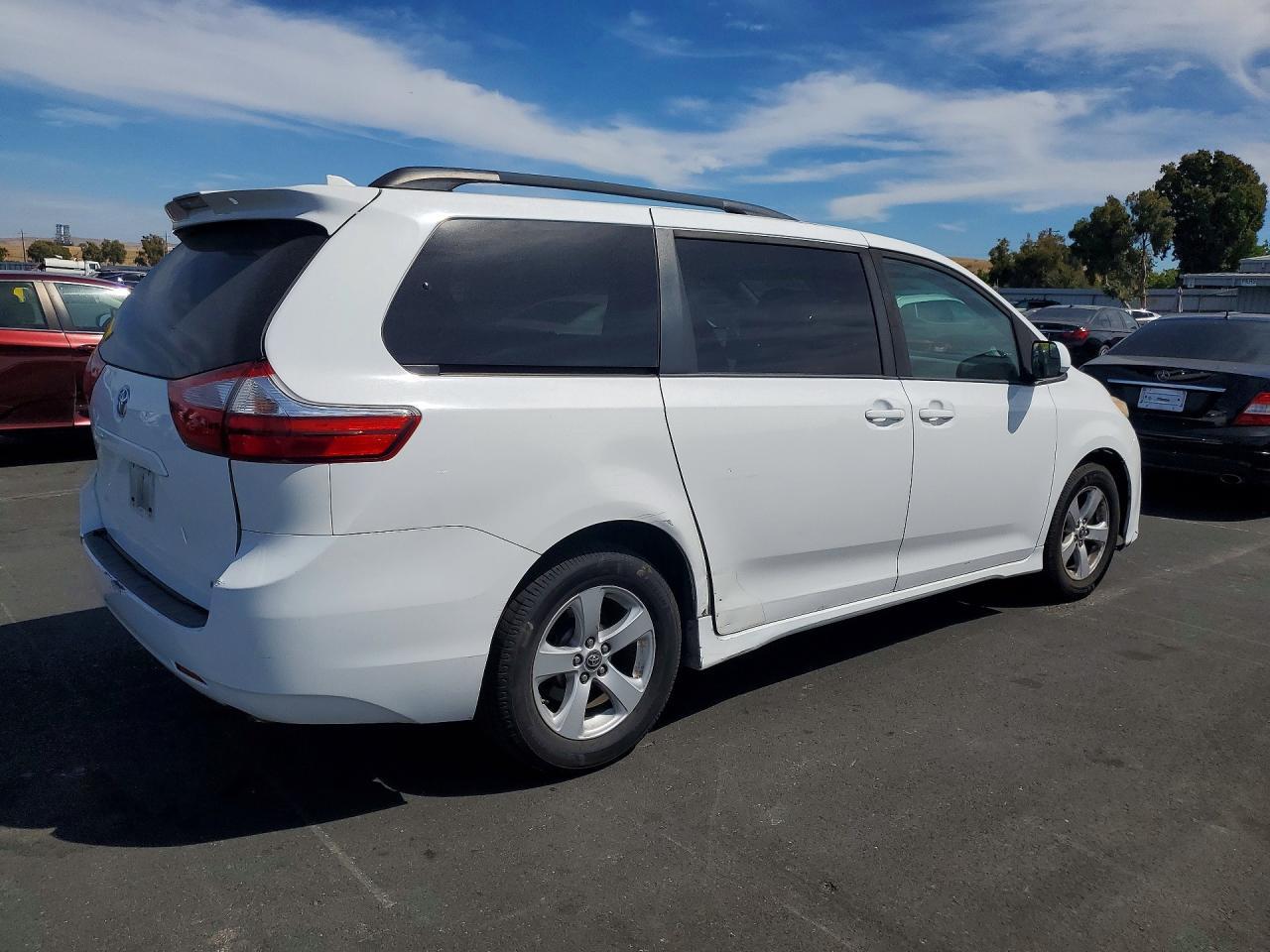 2019 Toyota Sienna, LE