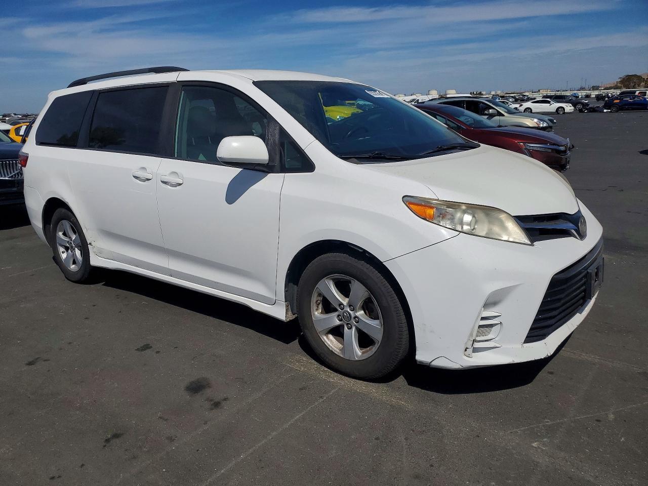2019 Toyota Sienna, LE