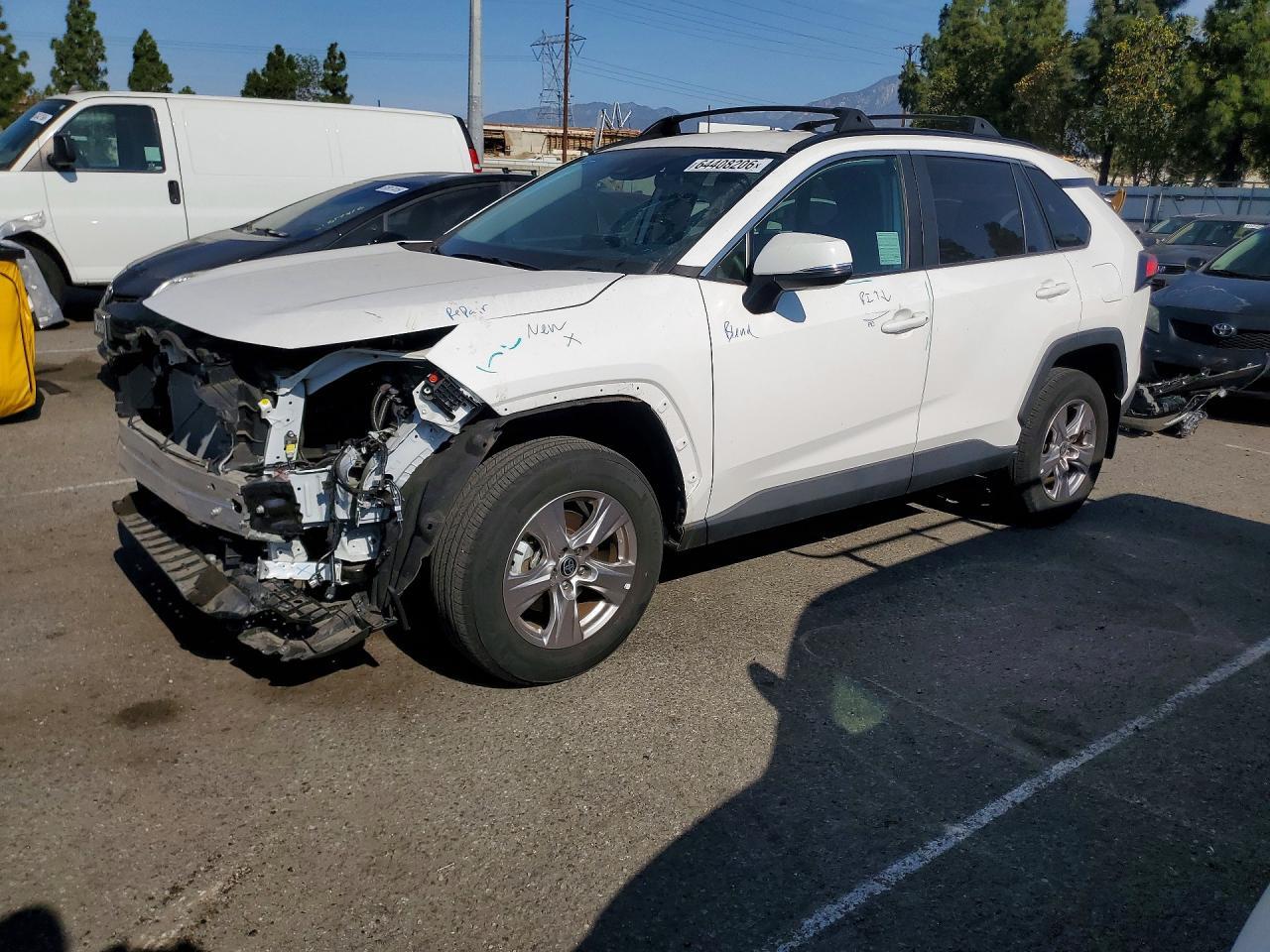 2023 Toyota RAV4, Xle