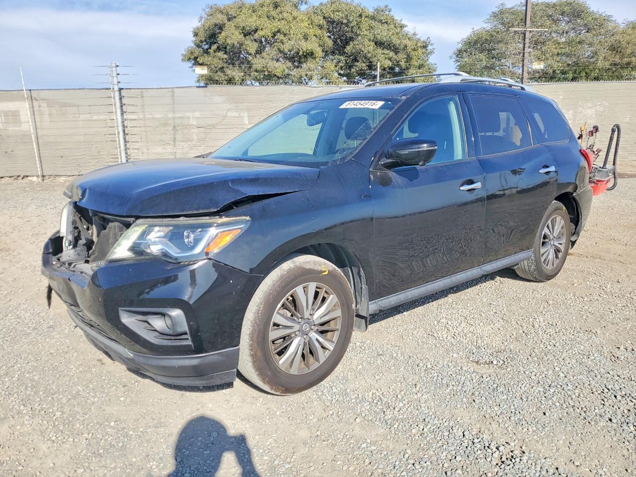 2017 Nissan Pathfinder, SL