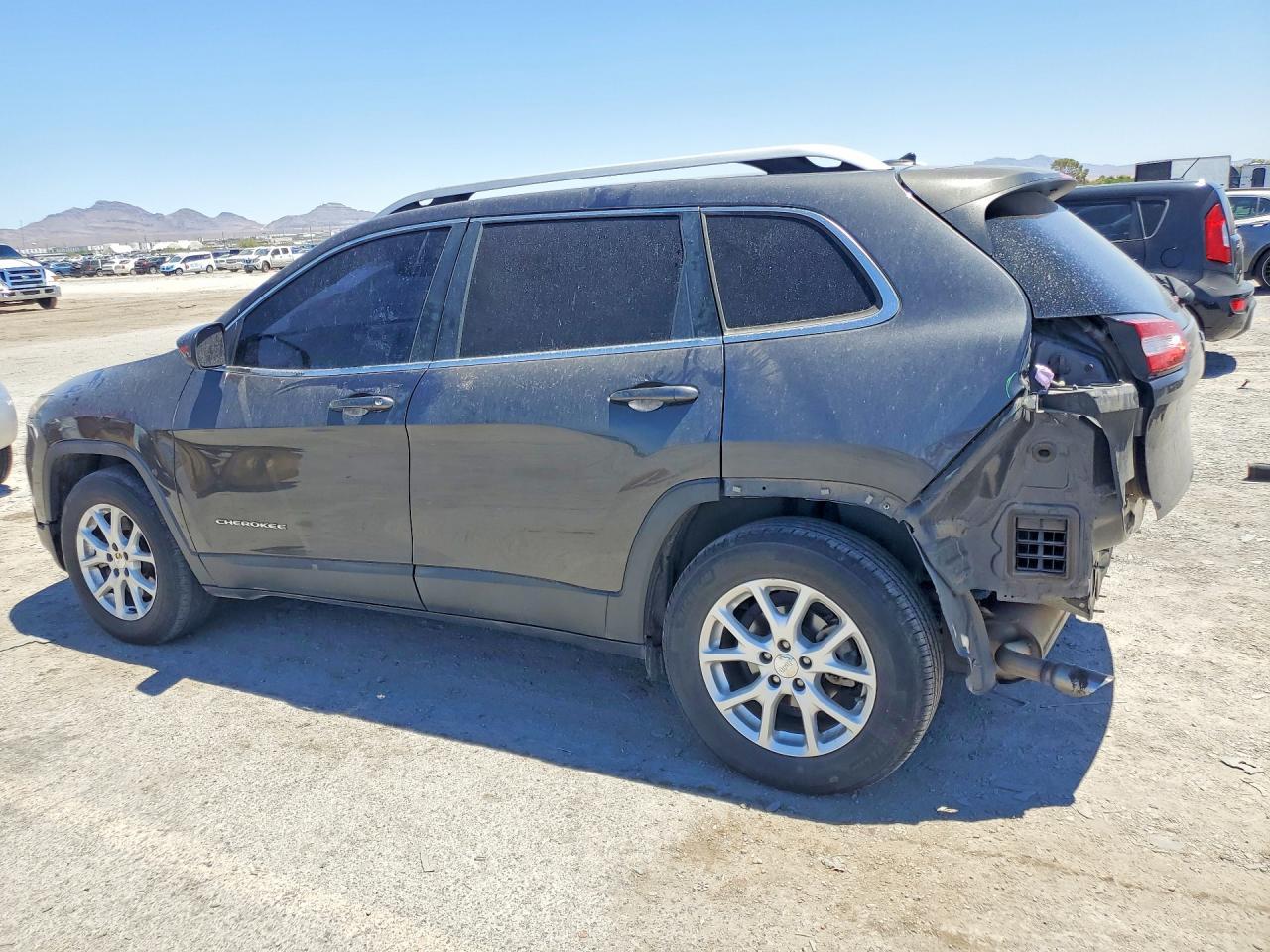 2015 Jeep Cherokee, Latitude
