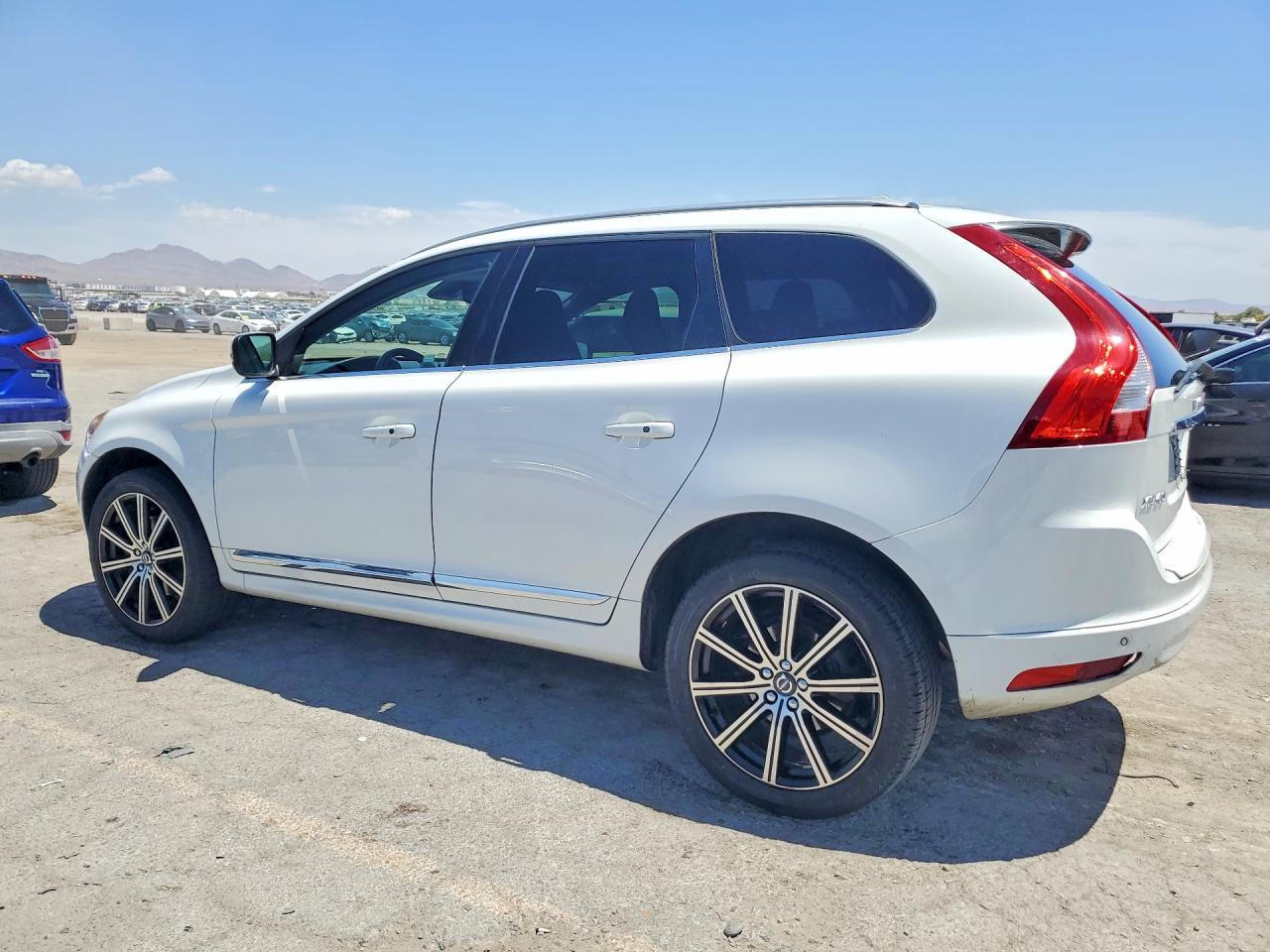 2015 Volvo XC60, T5 Platinum