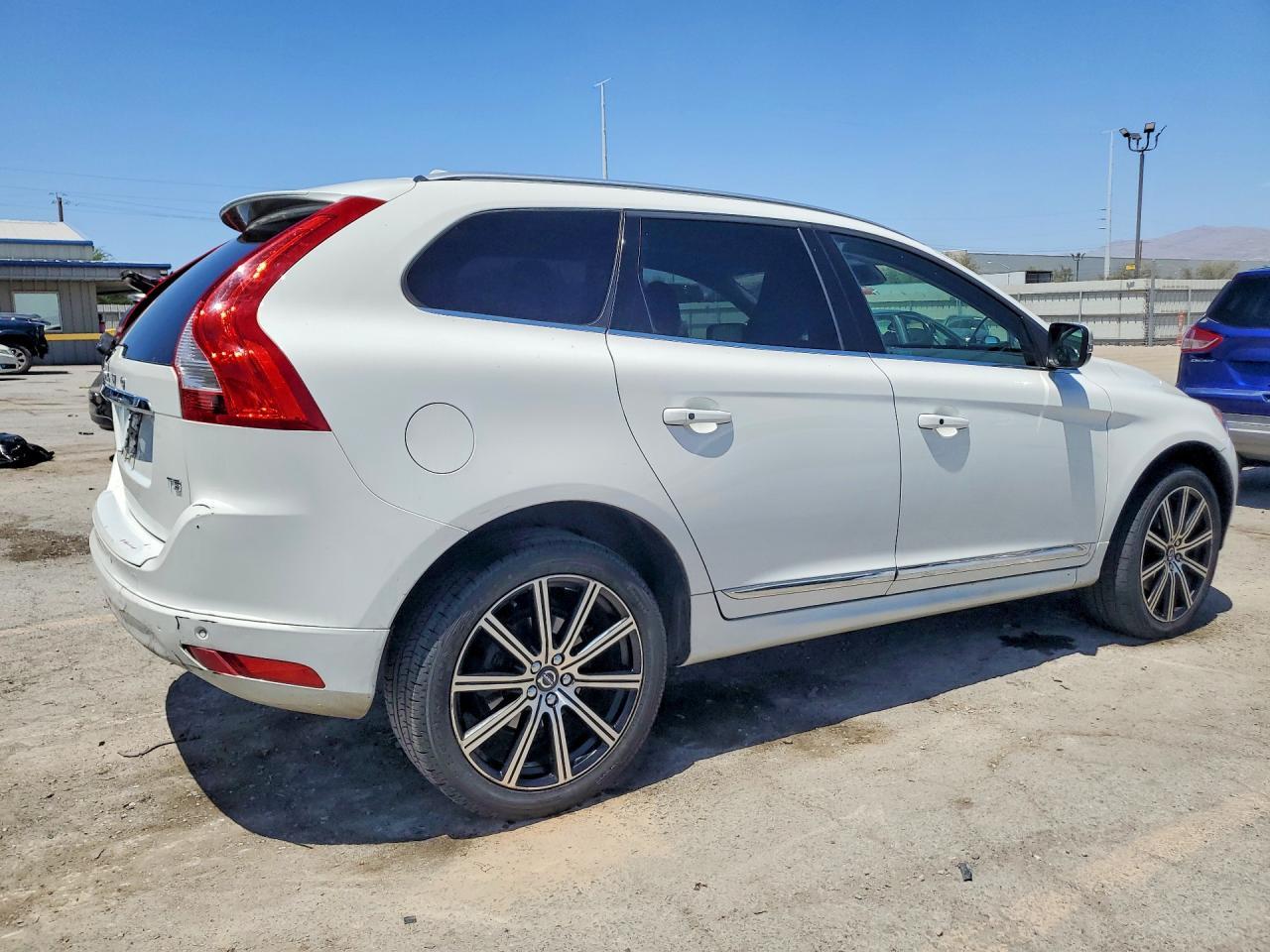 2015 Volvo XC60, T5 Platinum