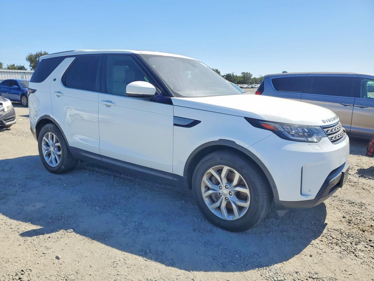 2020 Land Rover Discovery, SE