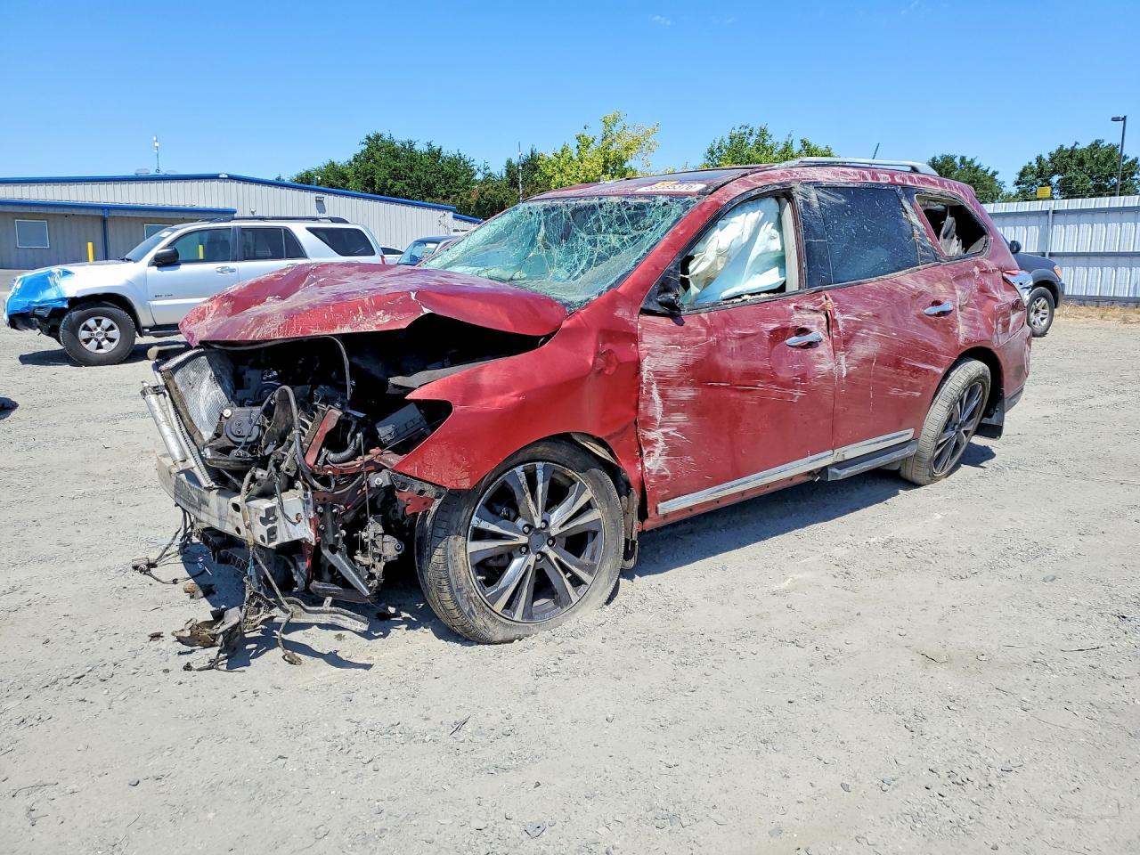 2017 Nissan Pathfinder, Platinum