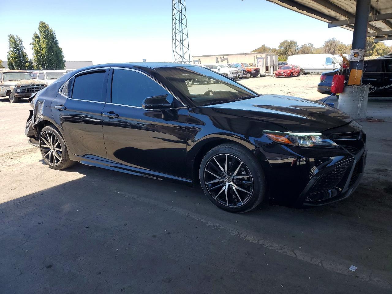 2022 Toyota Camry, SE